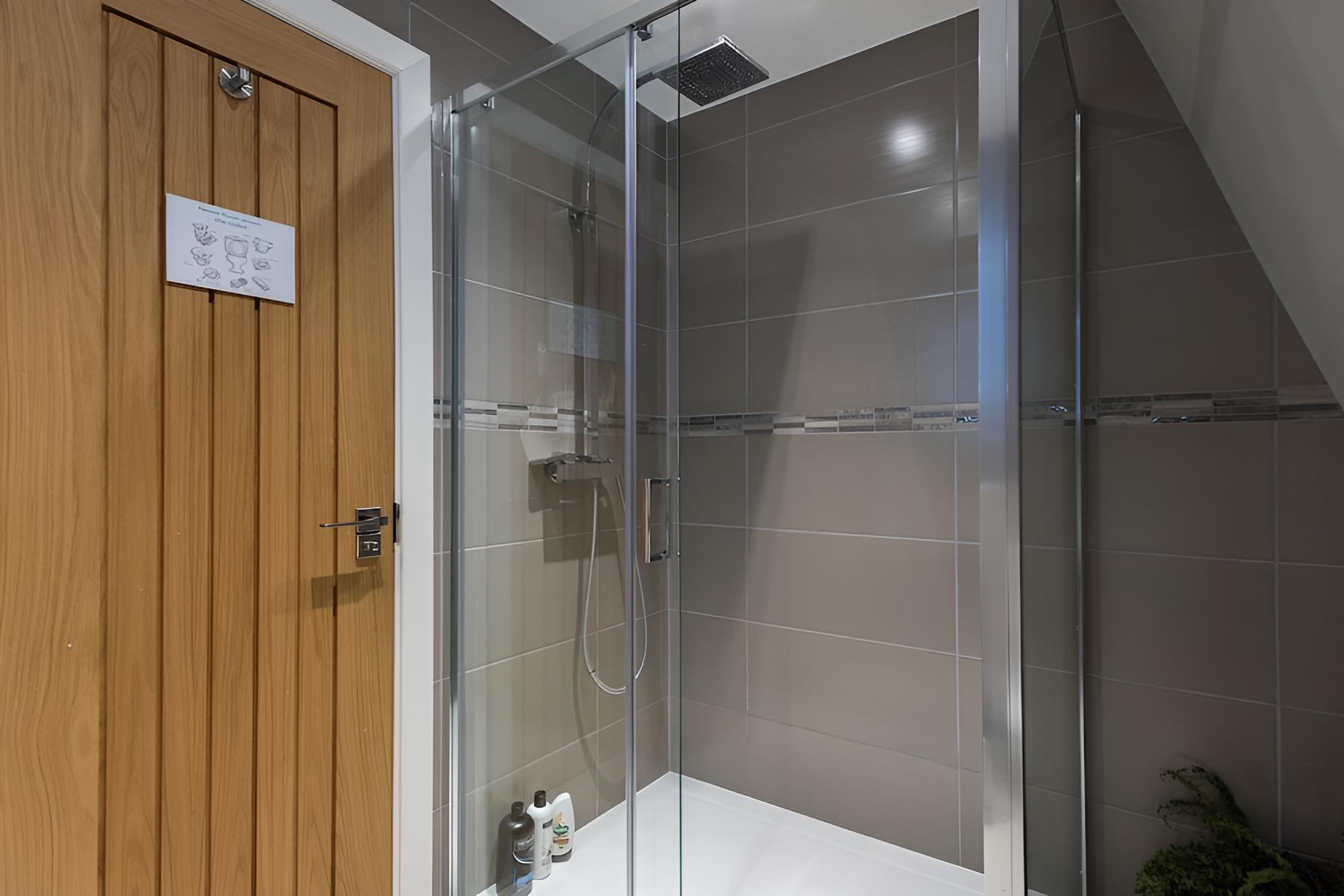 The Escalier Mews - Stunning 3BDR Mews Home Flooded with Natural Light