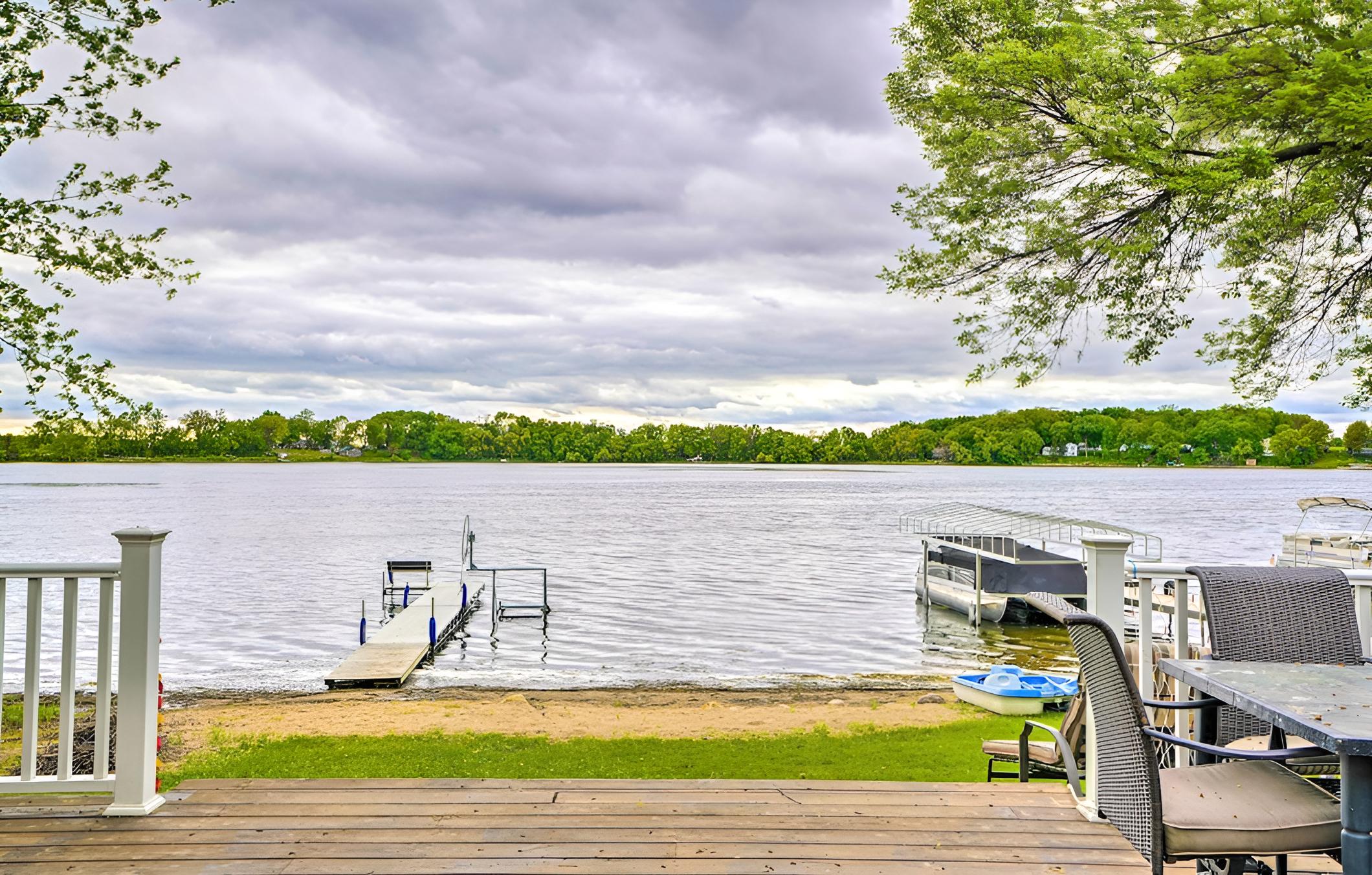 Quaint Lake Jefferson Cabin w/ Deck & Gas Grill!