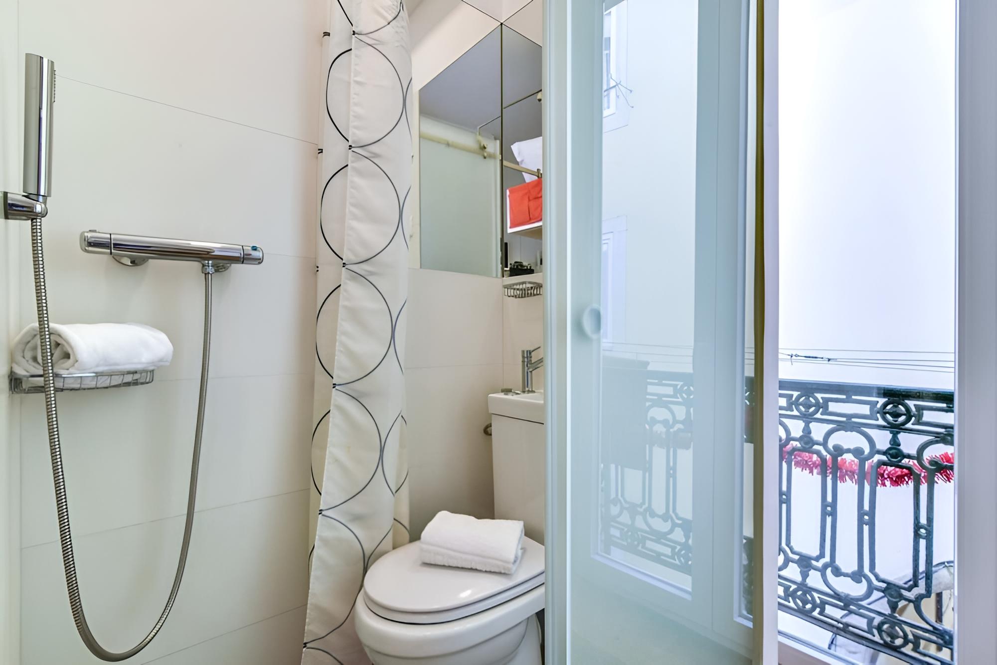 Comfortable Studio in Trendy Bica Neighbourhood view 4