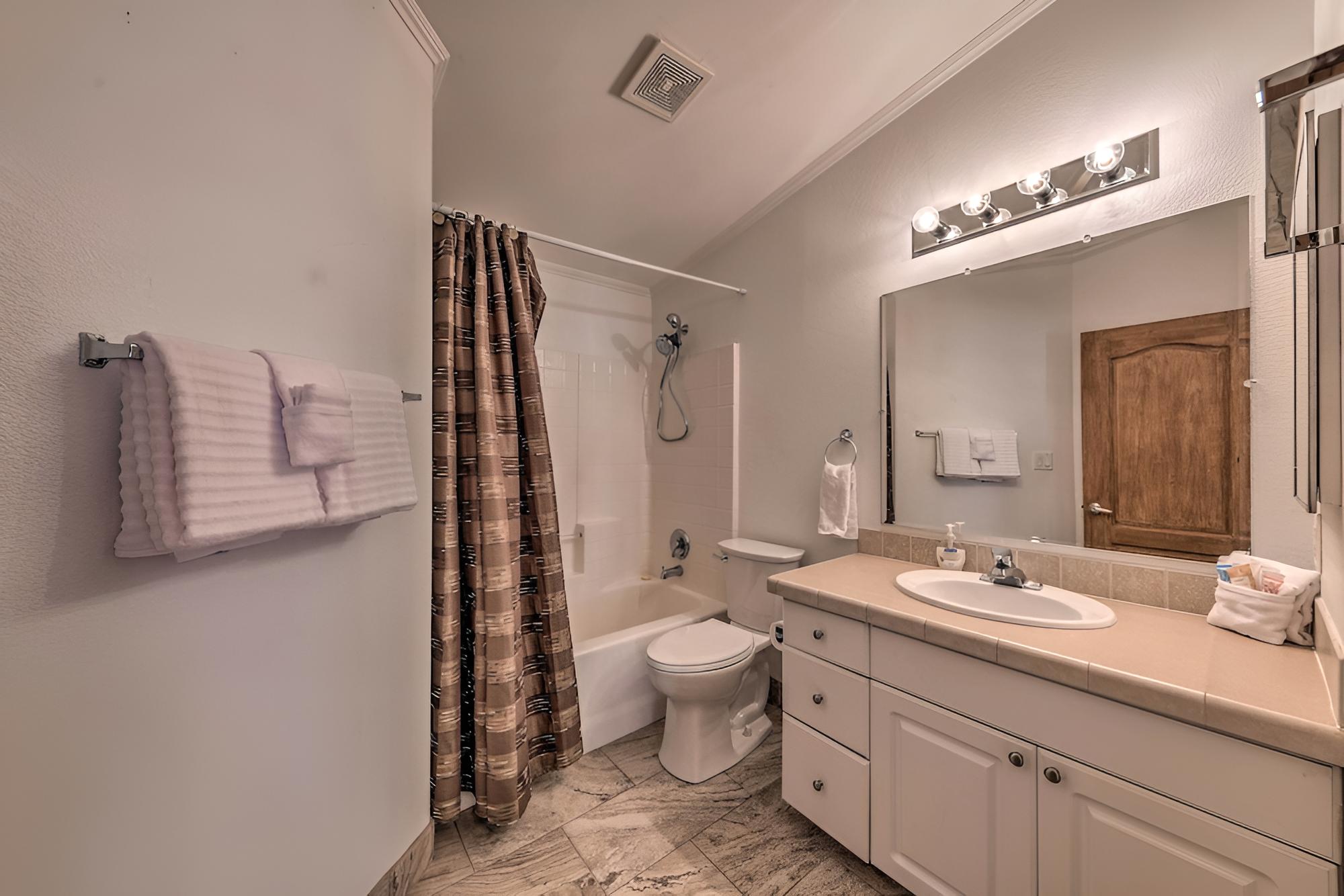 Tree-lined Alto Cabin: Near Parks & Trails!
