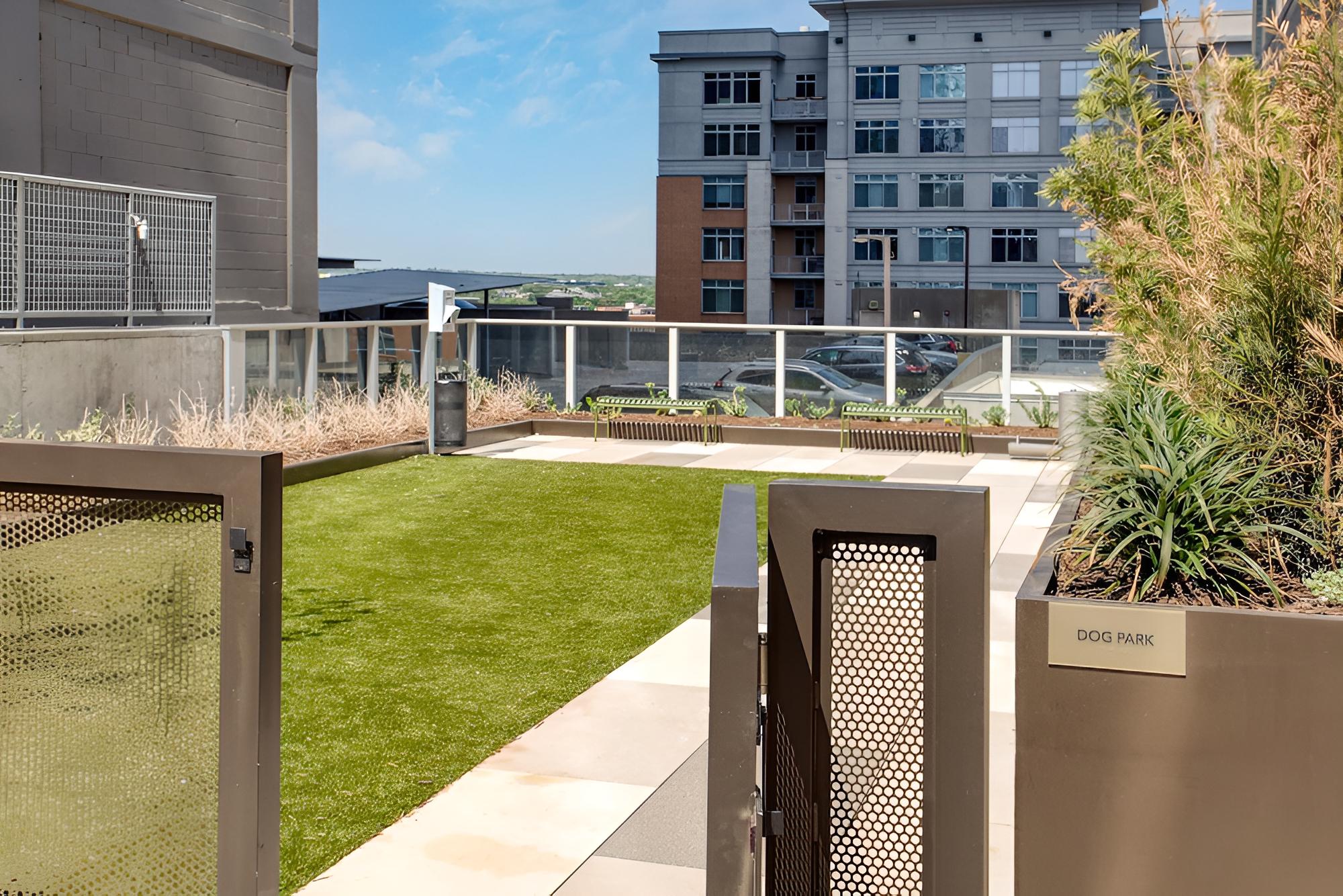 Majestic by Avantstay Brand New Condo in Austin w/ Amazing Amenities!