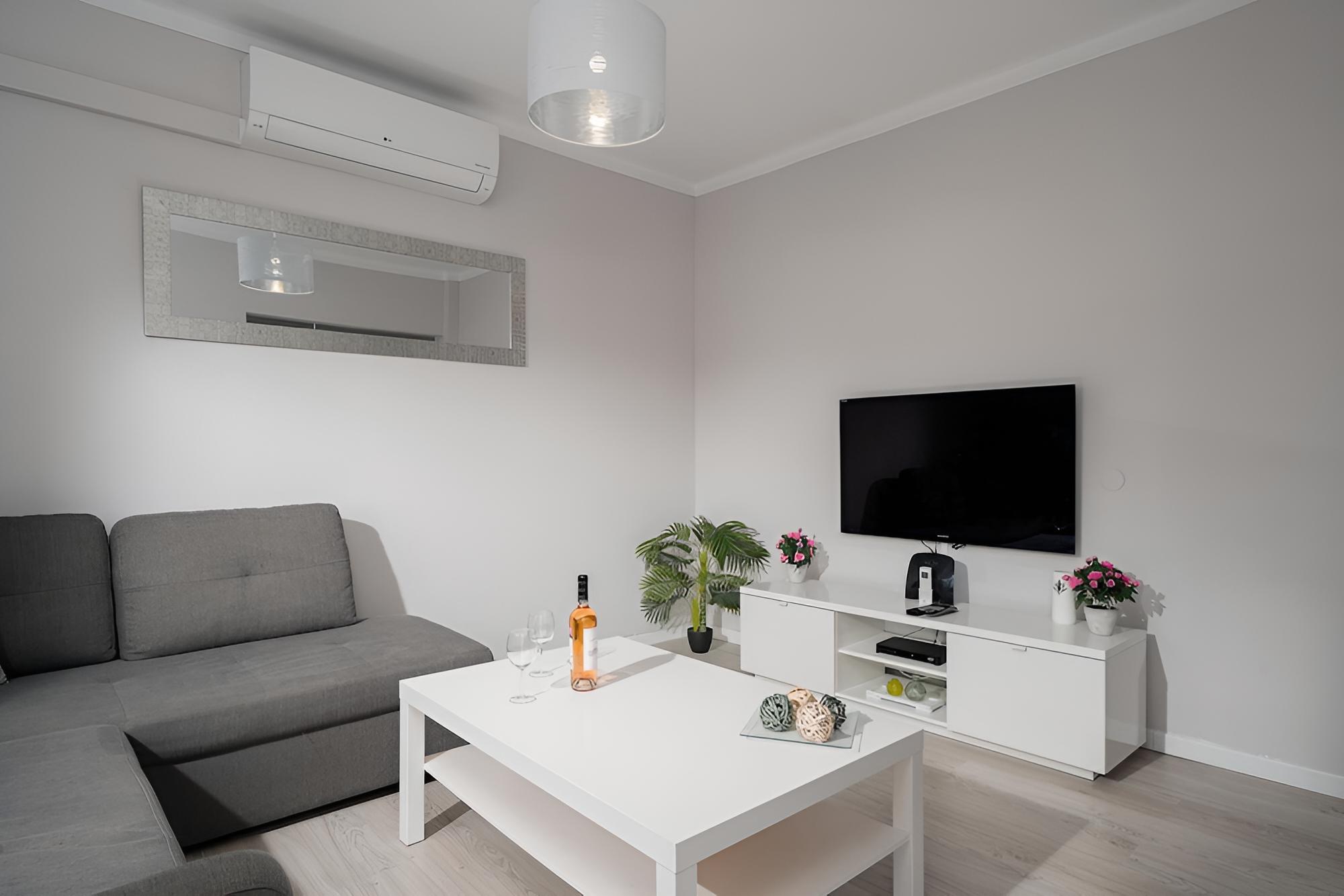 Three-bed House With Private Patio in Quarteira