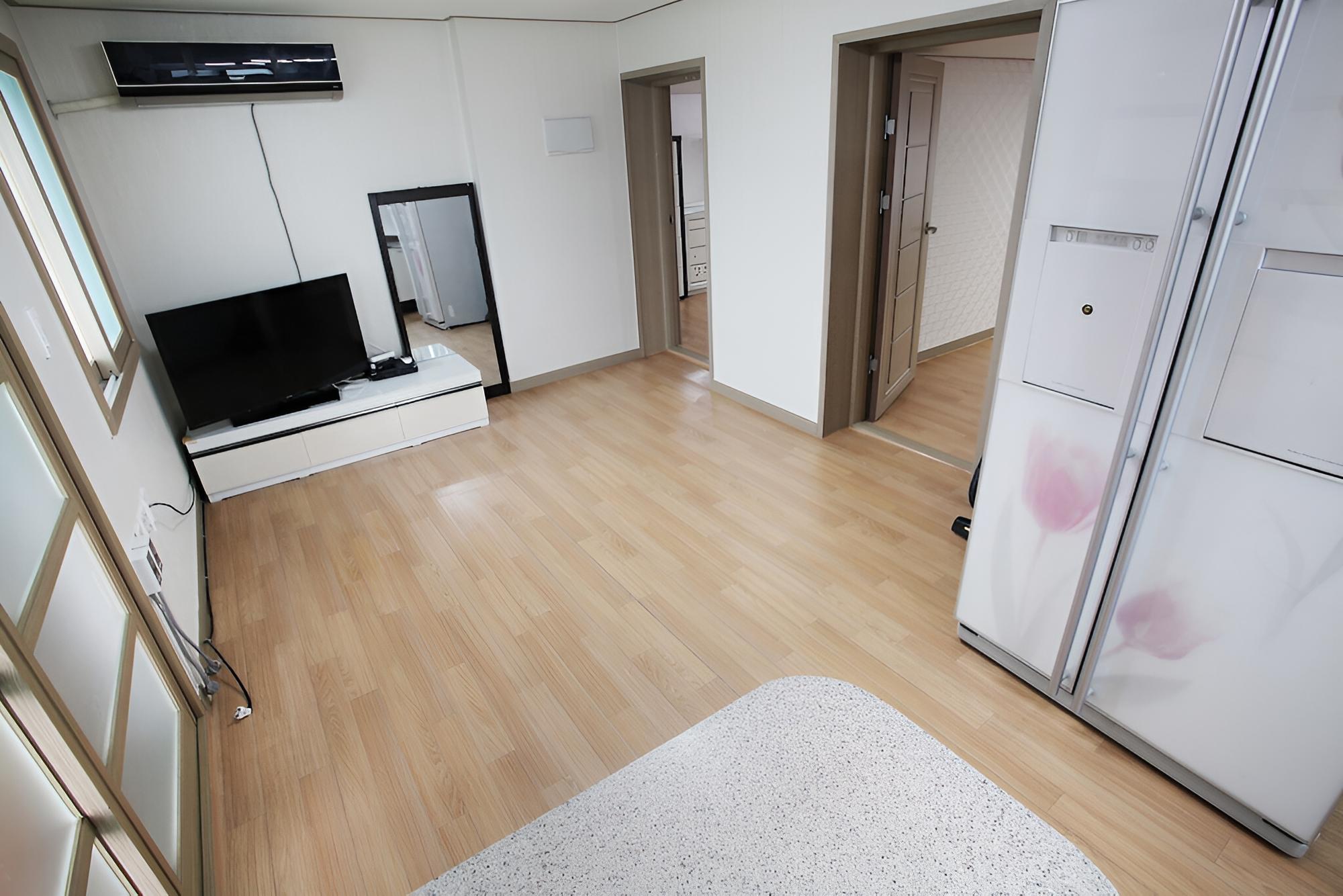 Jeju Yeongsung Motel view 2