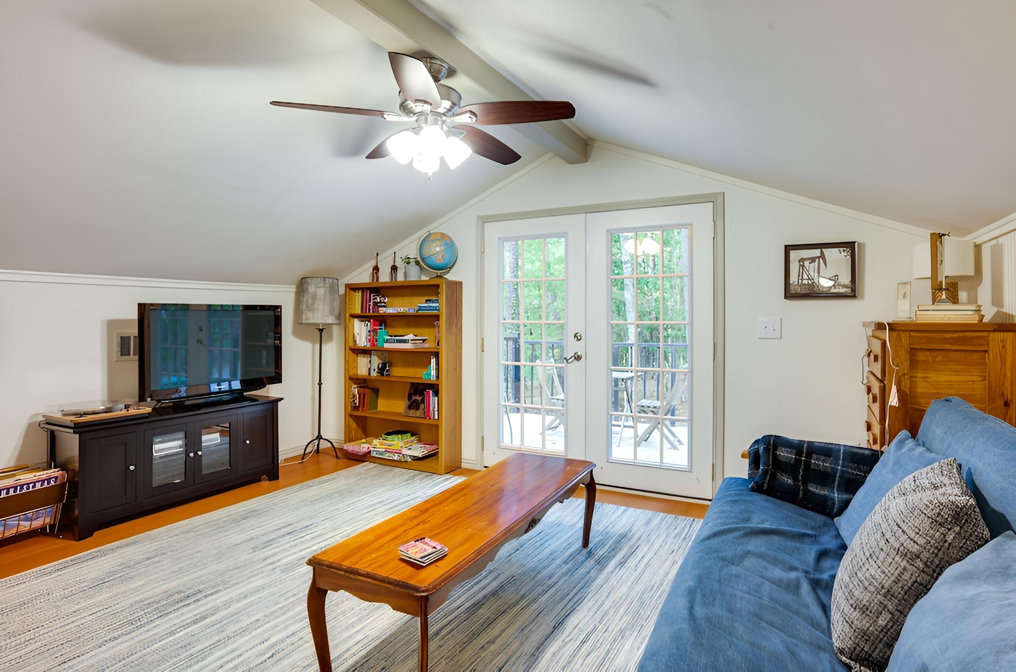 Lake Livingston Cabin: Half-mi to the Water!