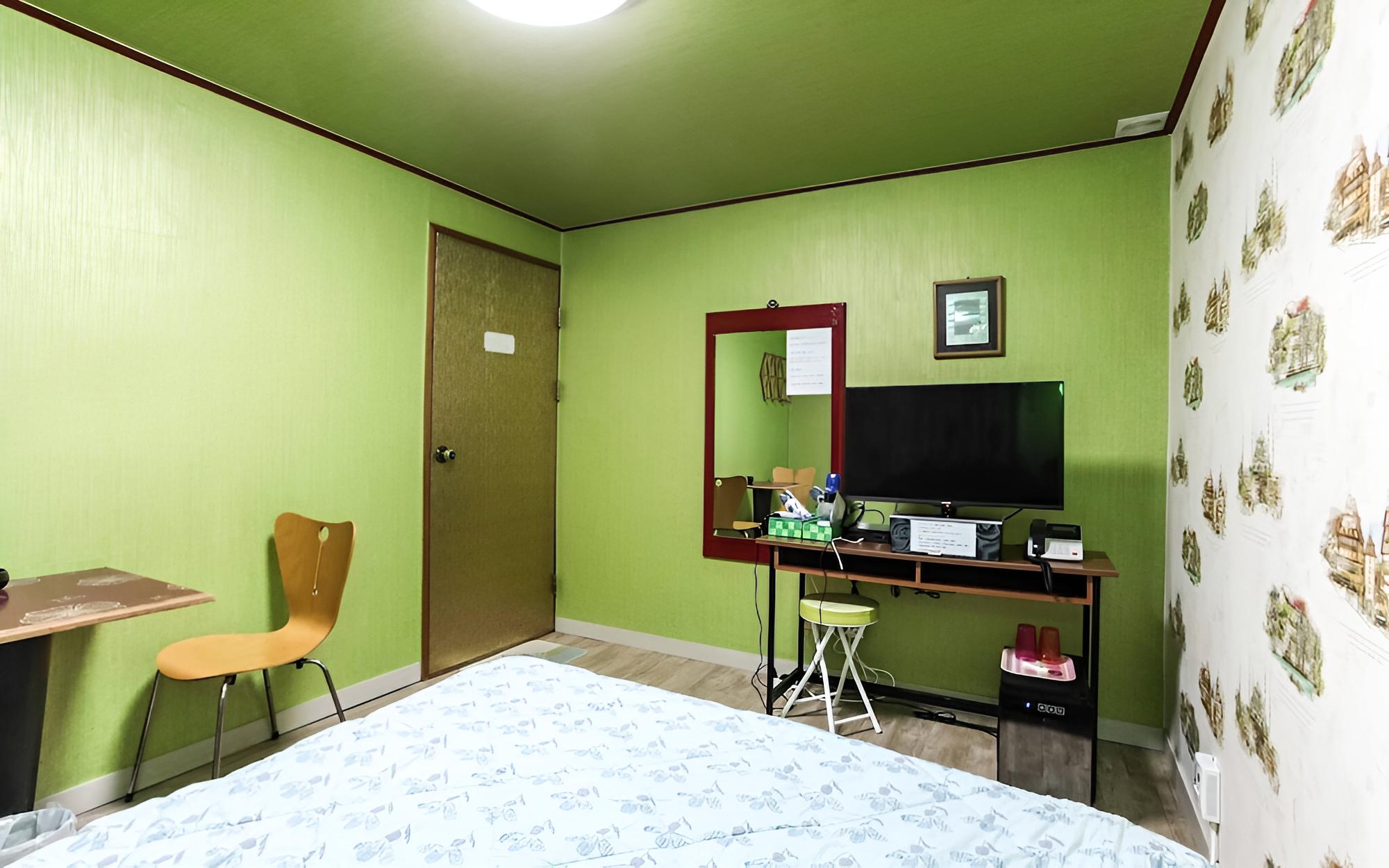 Photo 8