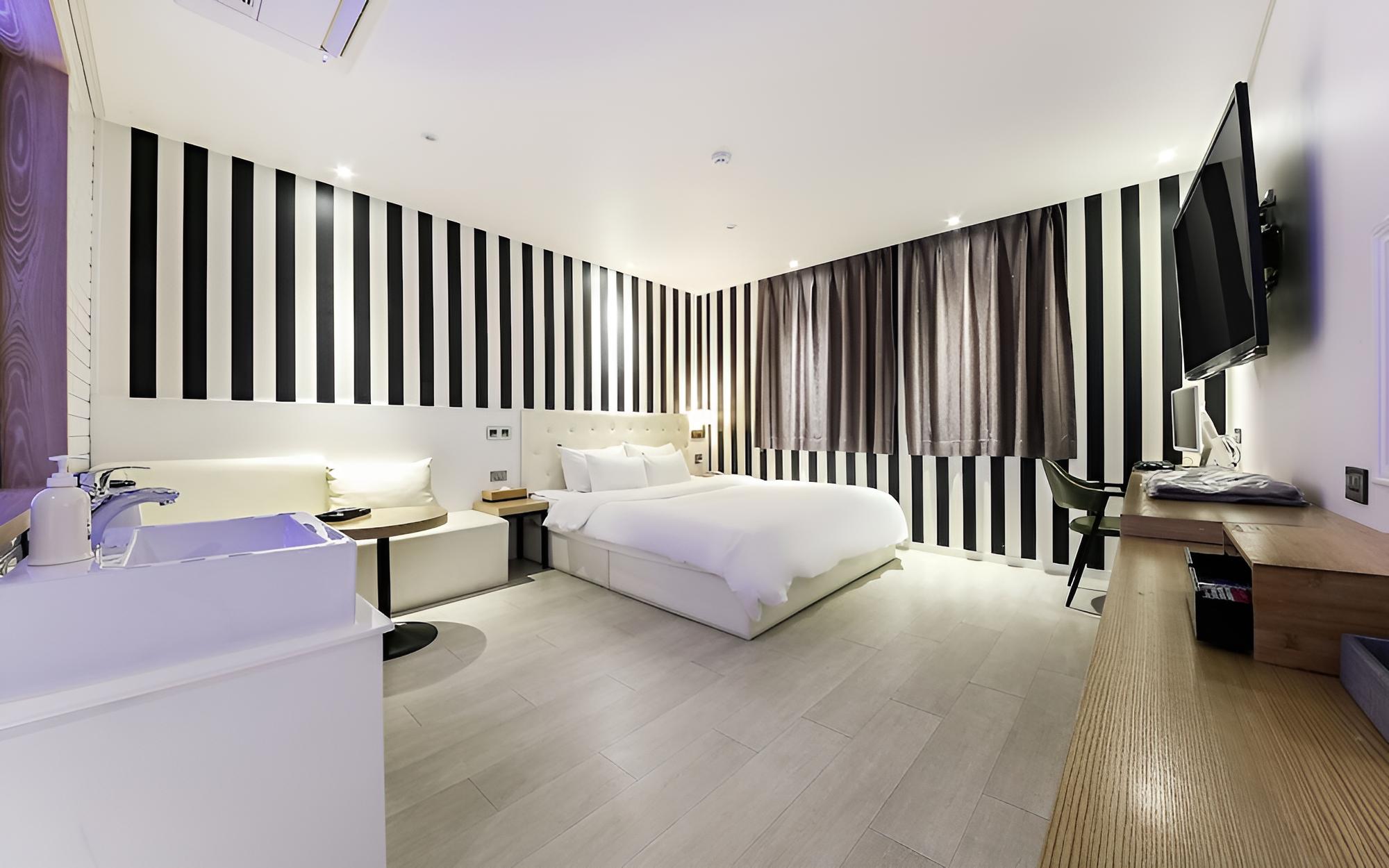 Jinju Brooks Hotel view 4