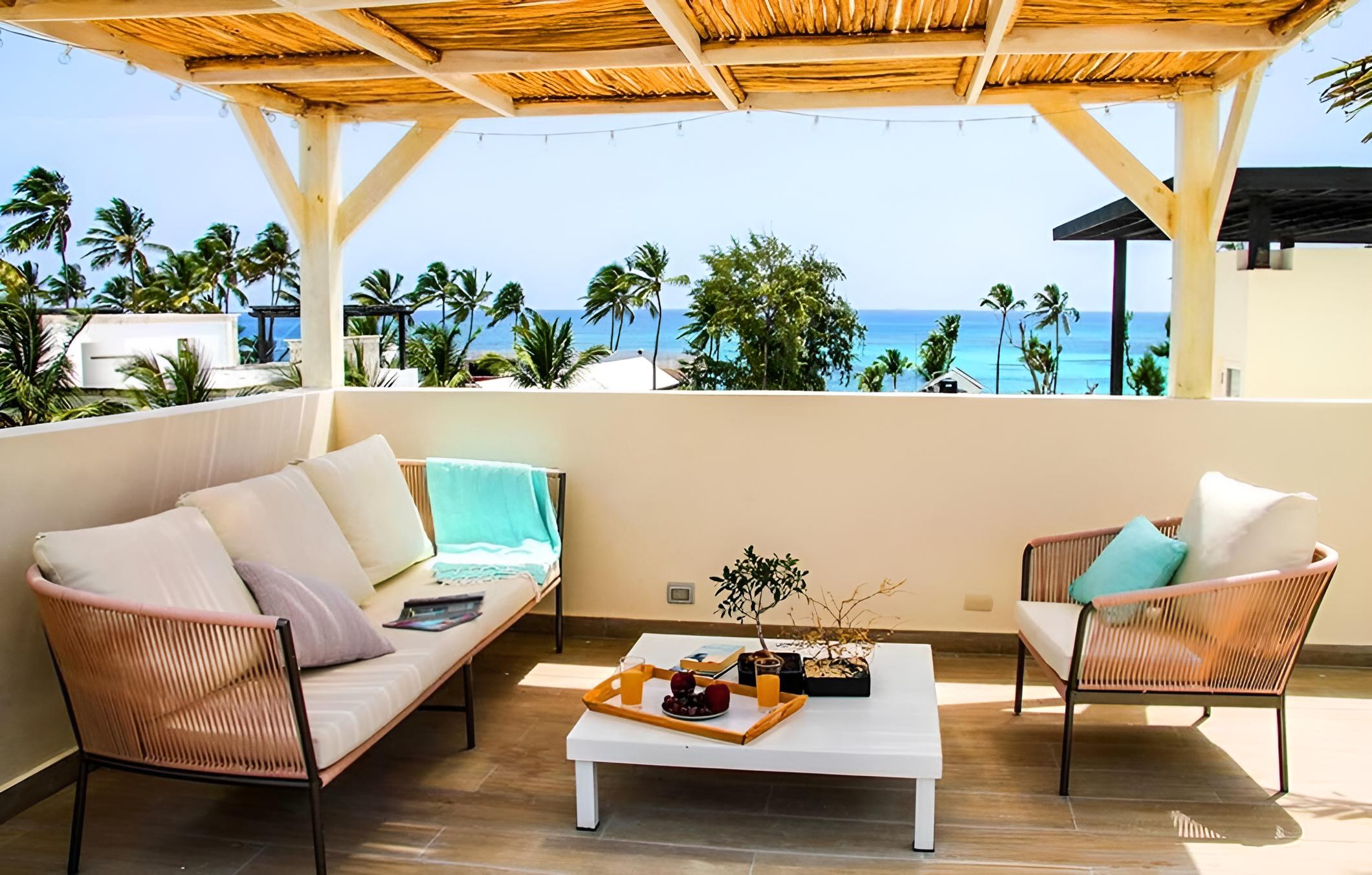 Exclusive Penthouse With Picuzzi Steps From Beach