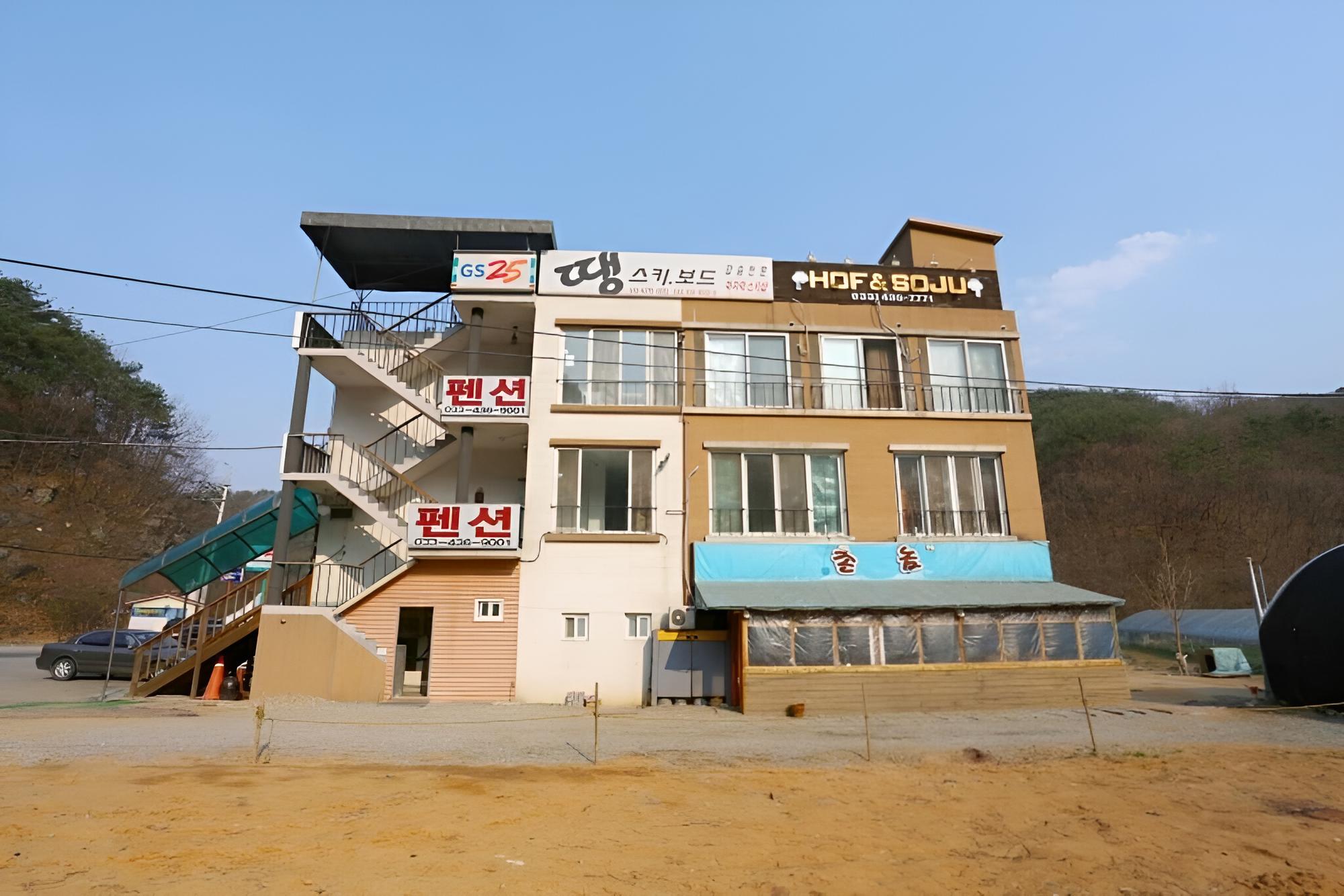 Hongcheon Vivaldi Town House Pension view 3