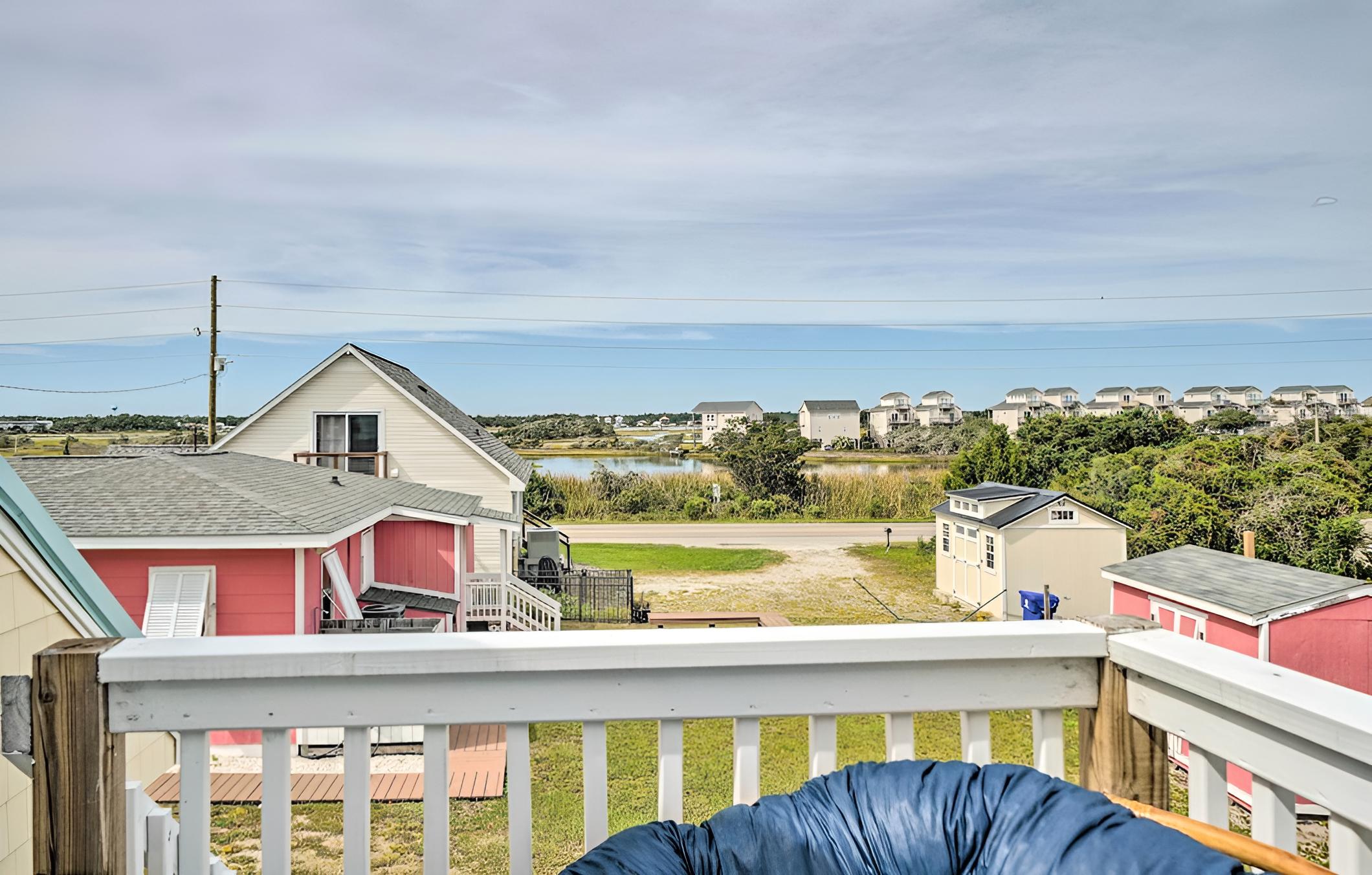 Serene Surf City Hideaway - Walk to Beaches!