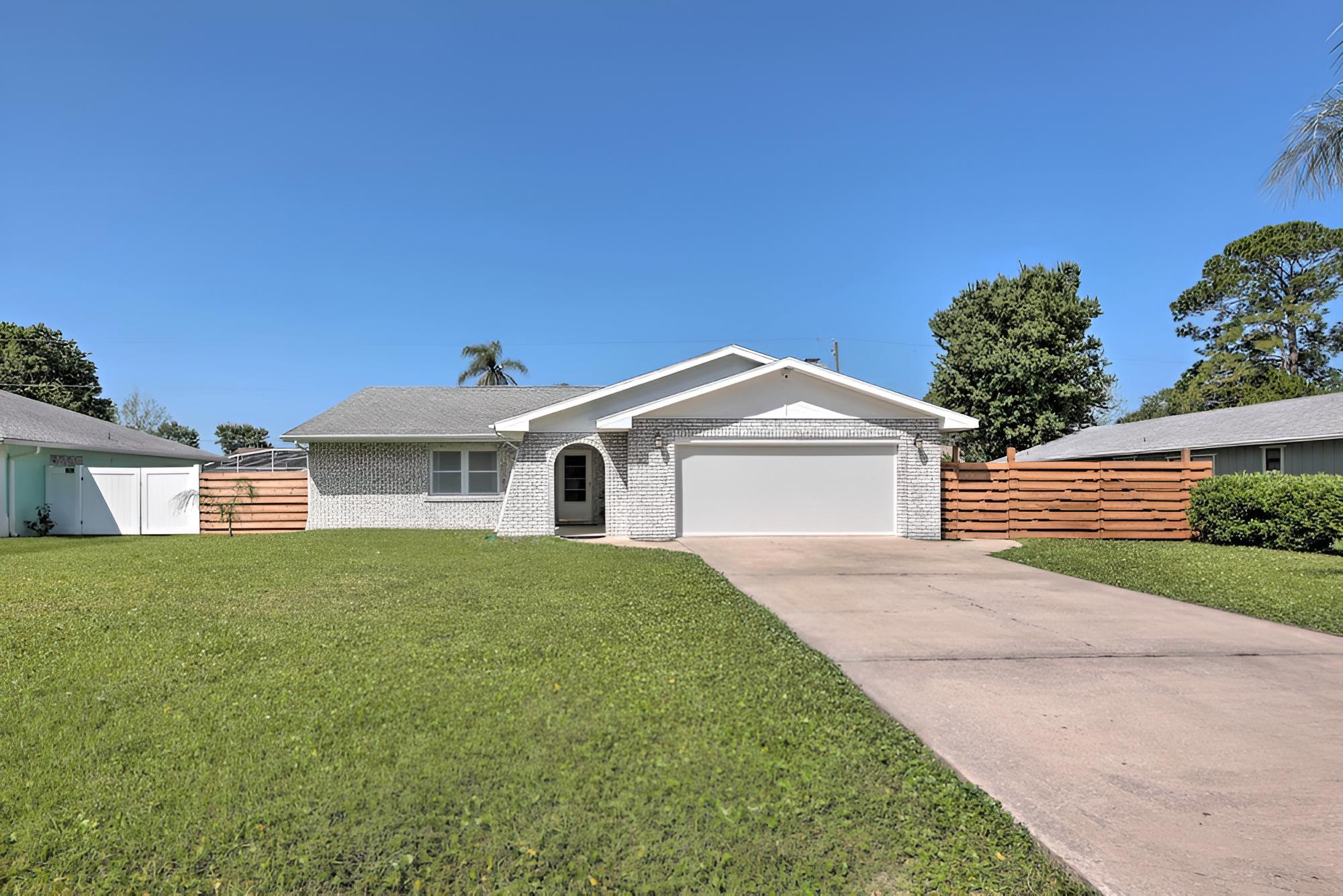 Edgewater Abode ~ 7 Mi to New Smyrna Beach!