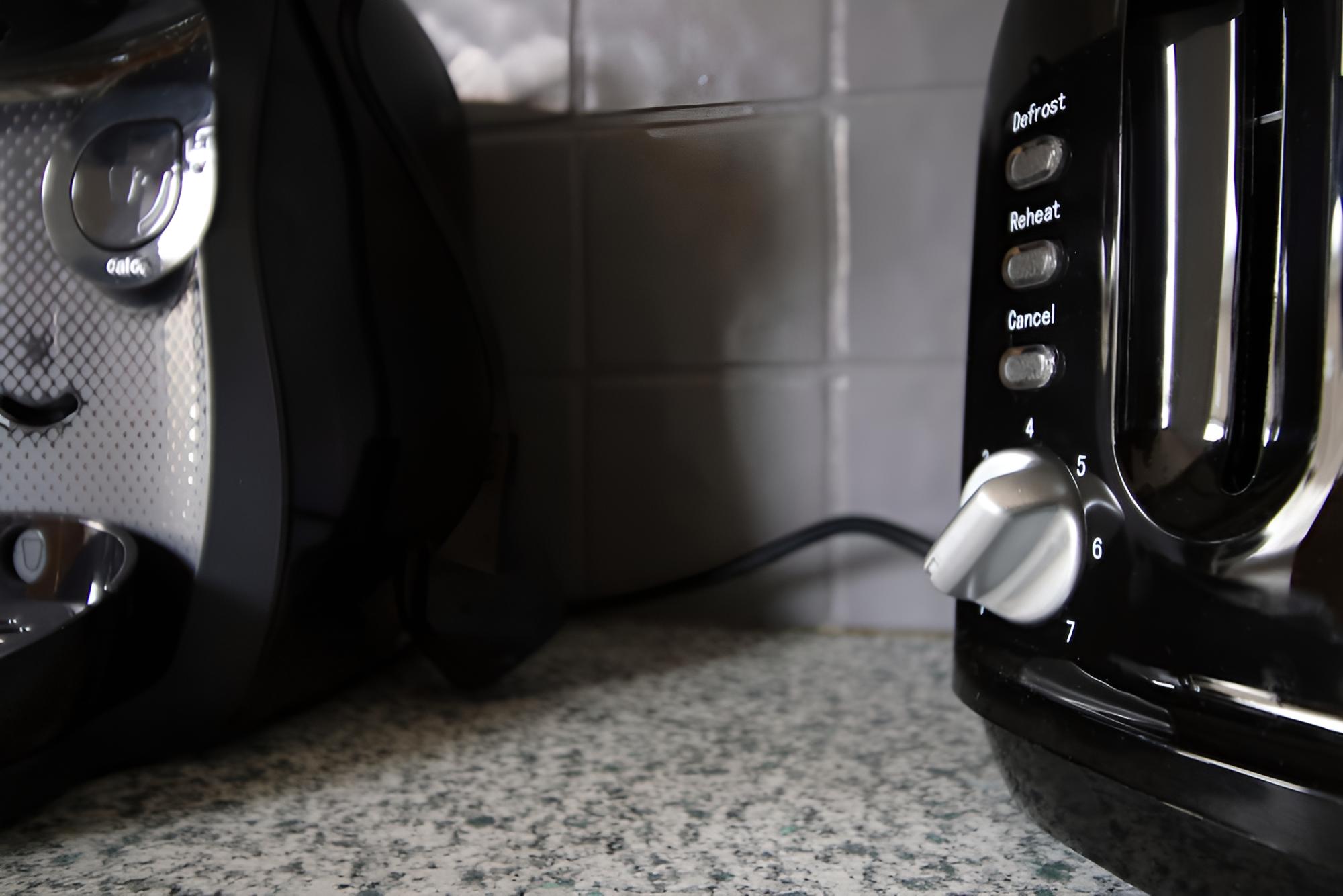 Cardiff Vacations - Mawr Terrace by Ty SA -NEW sleeps 8 - Property Image 1