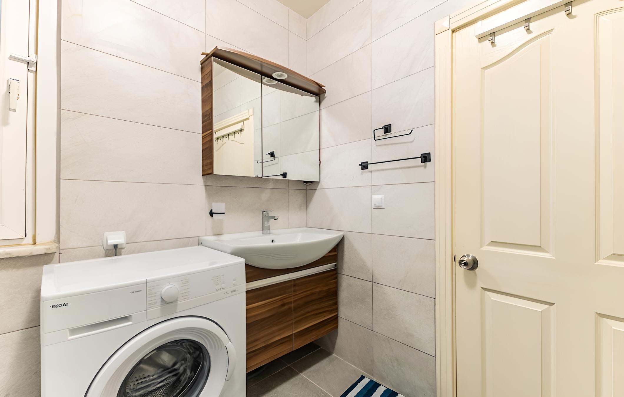 Comfortable House With a Cute Backyard in Kadikoy