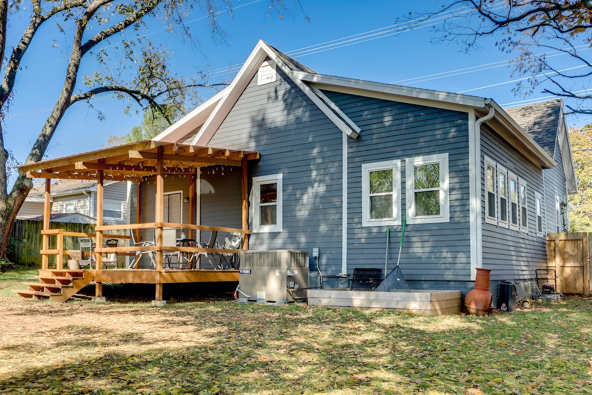 Fayetteville Home: 1 Mi to University of Arkansas!