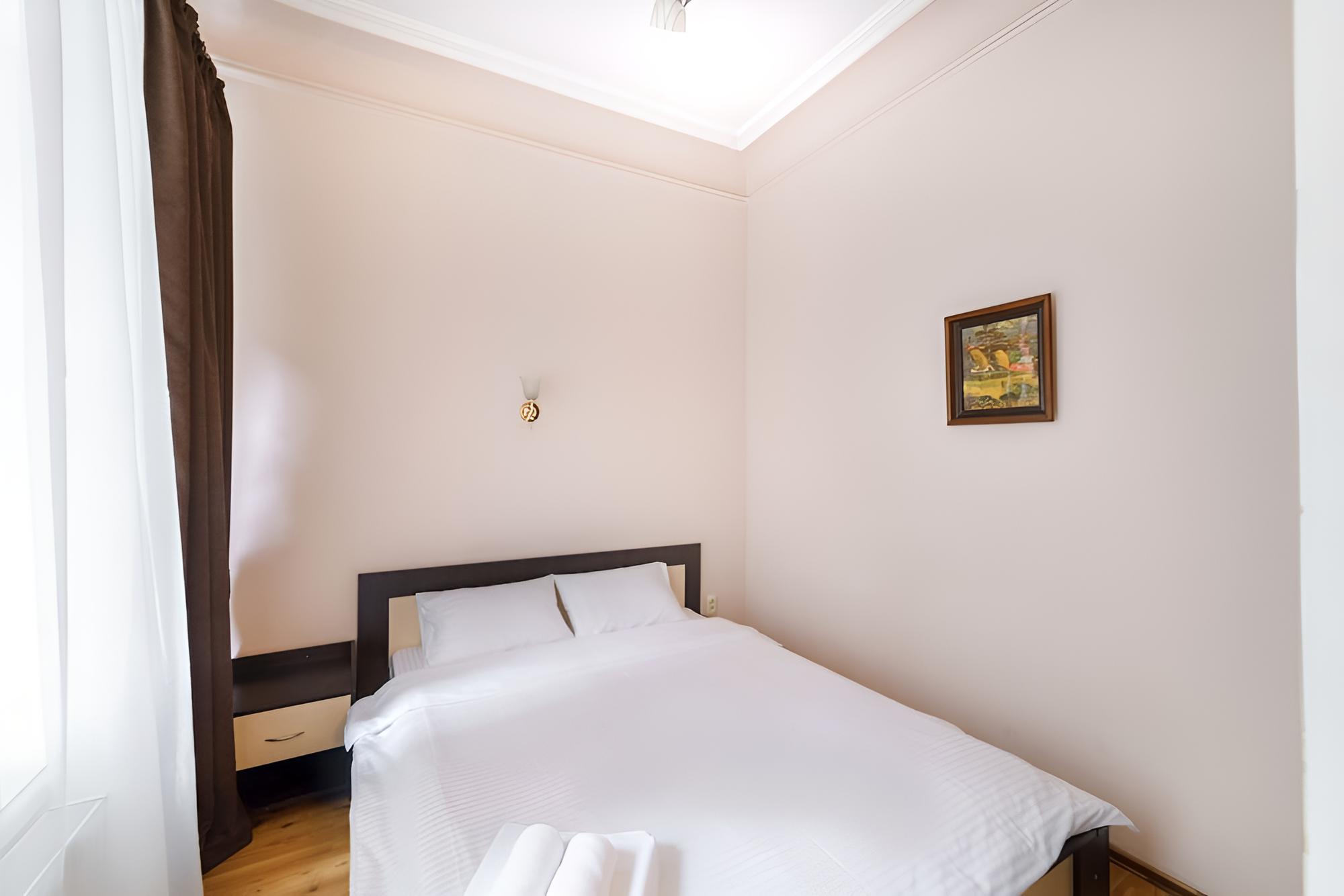 LeonRooms Ekaterinenskaya 18 view 2