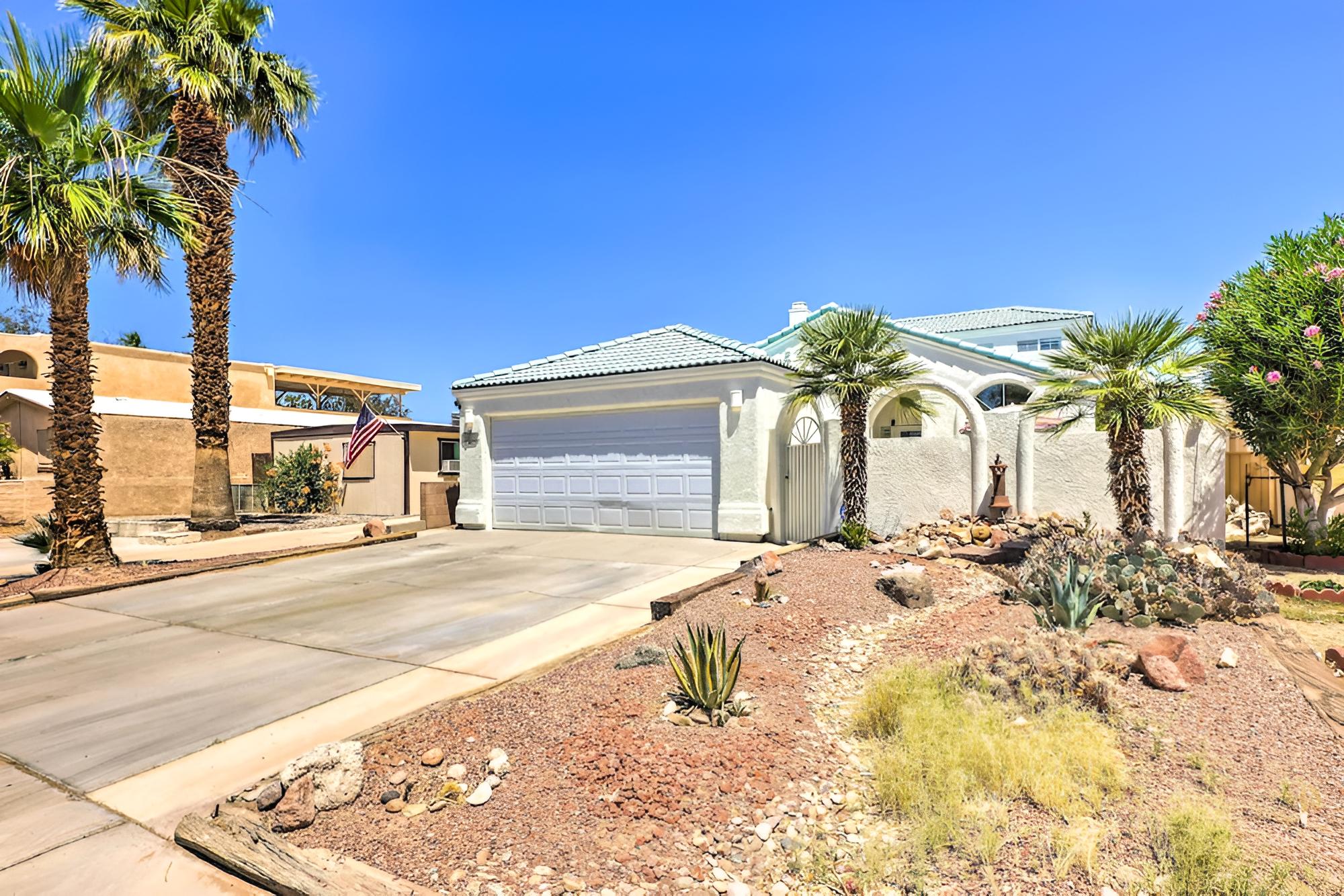 Bullhead City Escape w/ Patio On Golf Course!