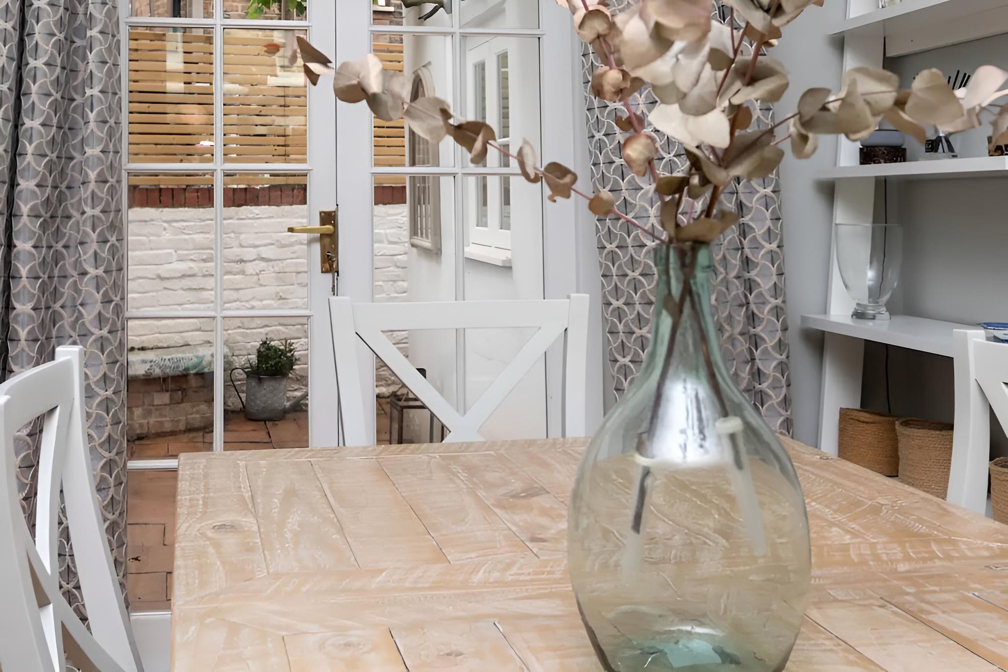 Vibrant 1BD Home With Outdoor Patio - Hammersmith!