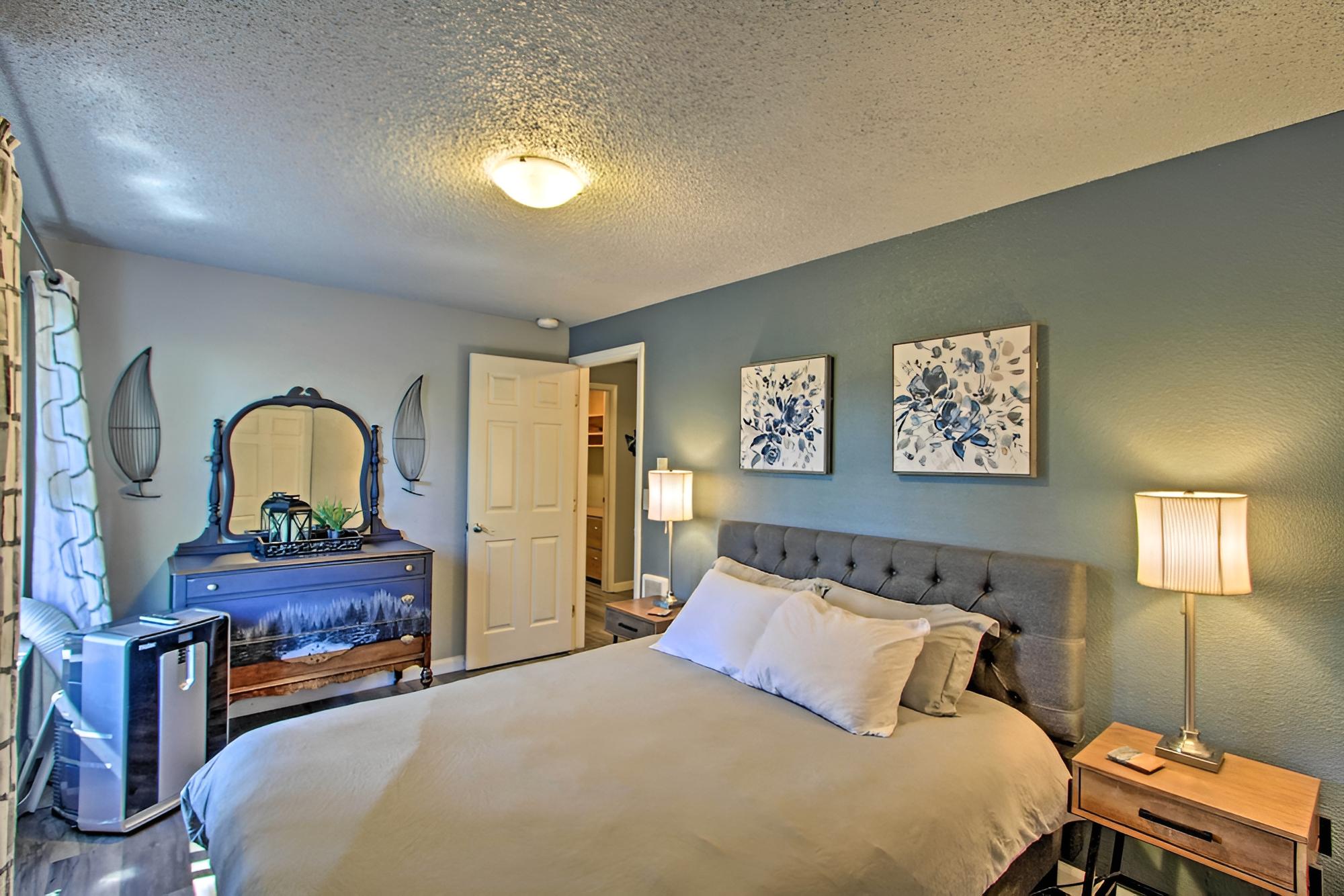 Townhome w/ Yard: 3 Mi to Camp Murray & Jblm