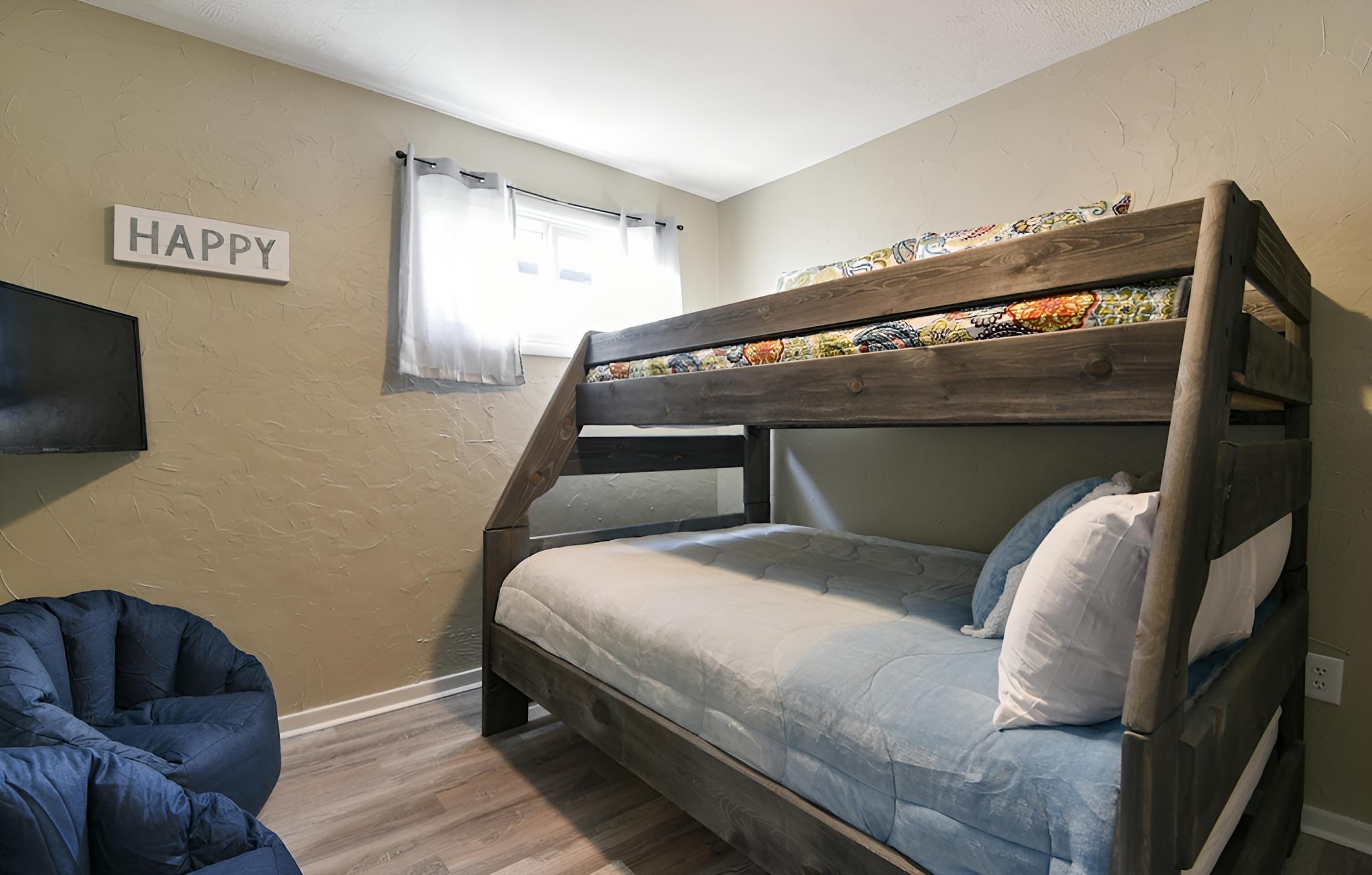 Stay-n-play - Downtown Branson - Free Trolley or Walk to all the Fun!!