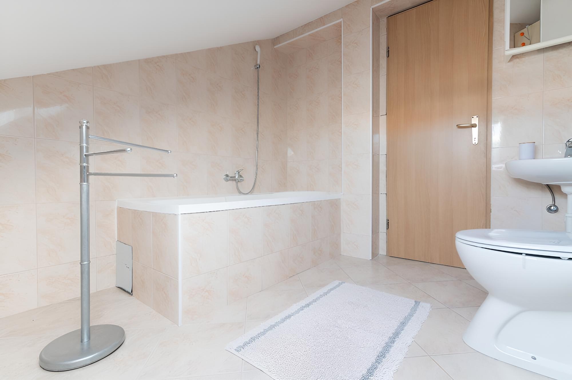 Tiho - 10m From the Beach - SA1 Potkrovlje