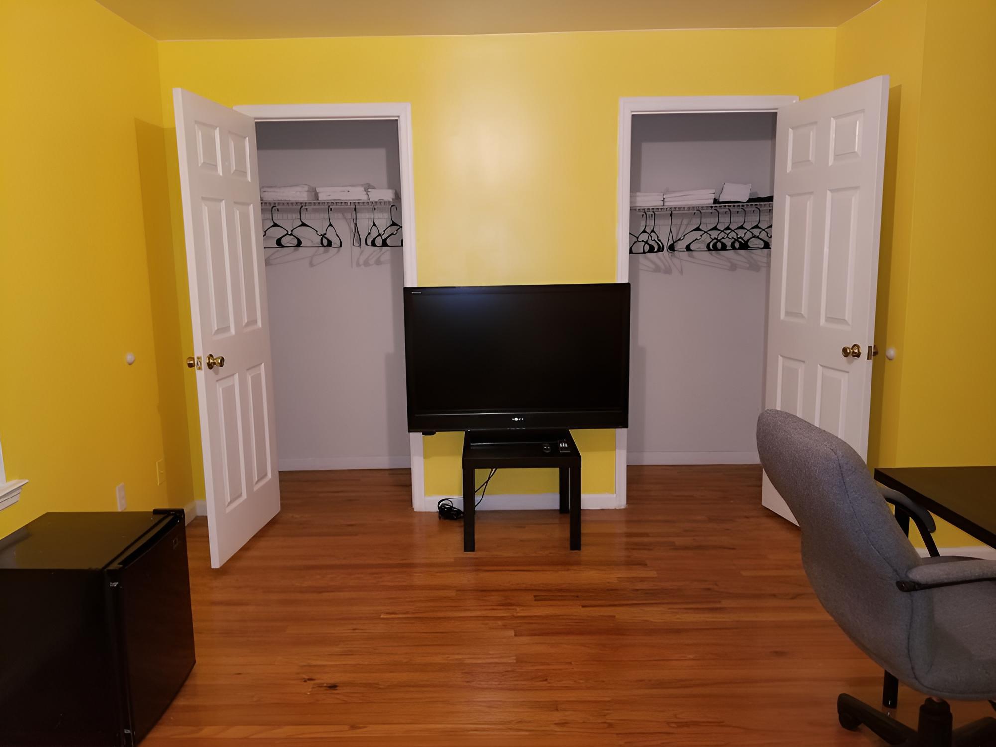 Private Rooms near EWR & NYC