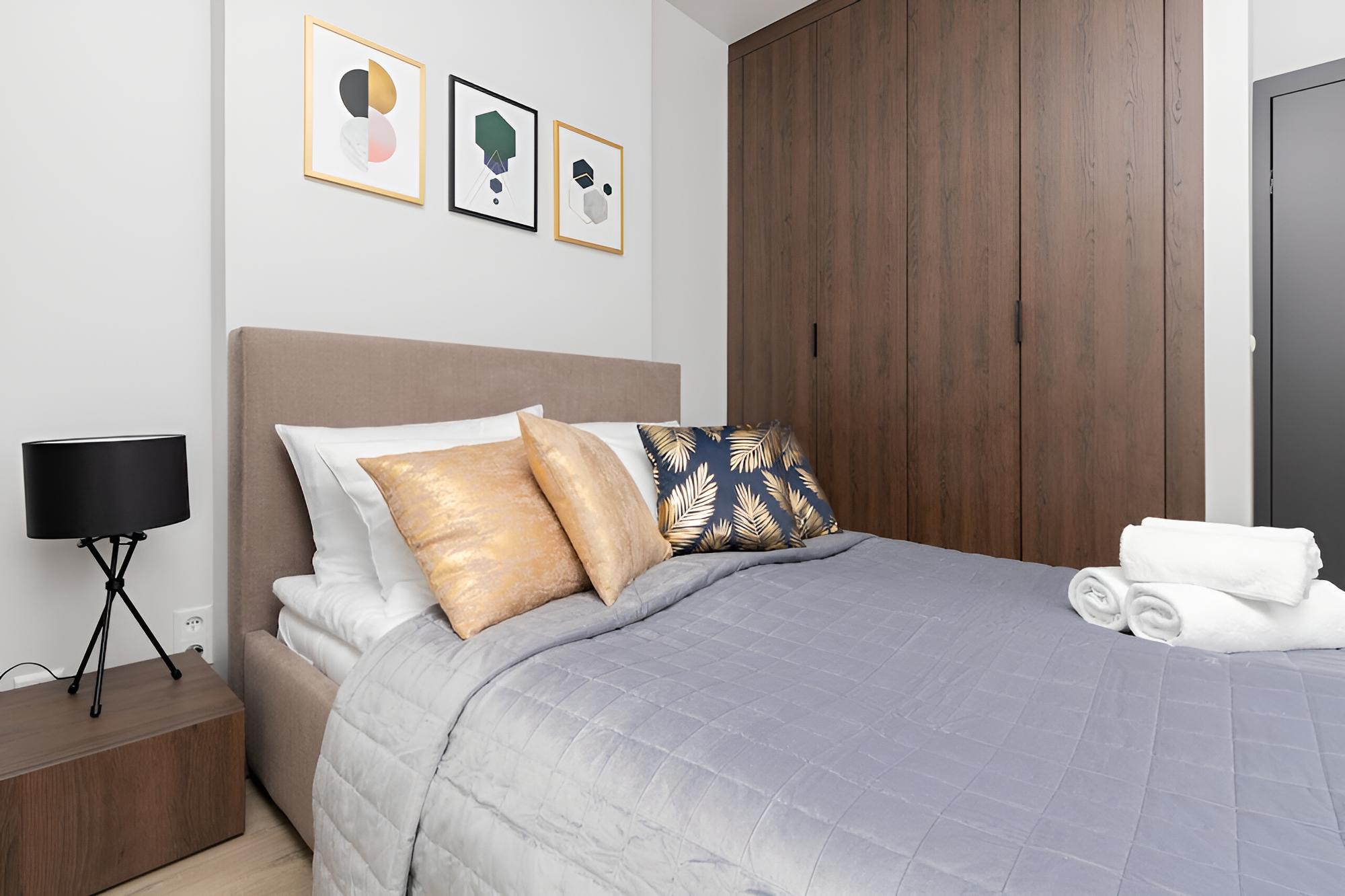 Platinum Towers Grzybowska by Renters