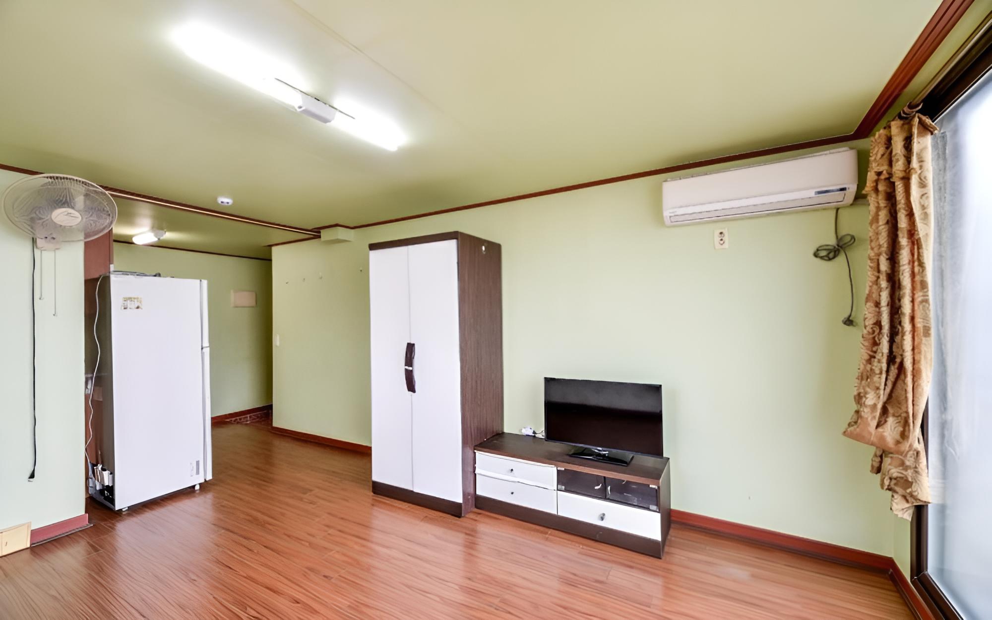 Taean Hakam Pension