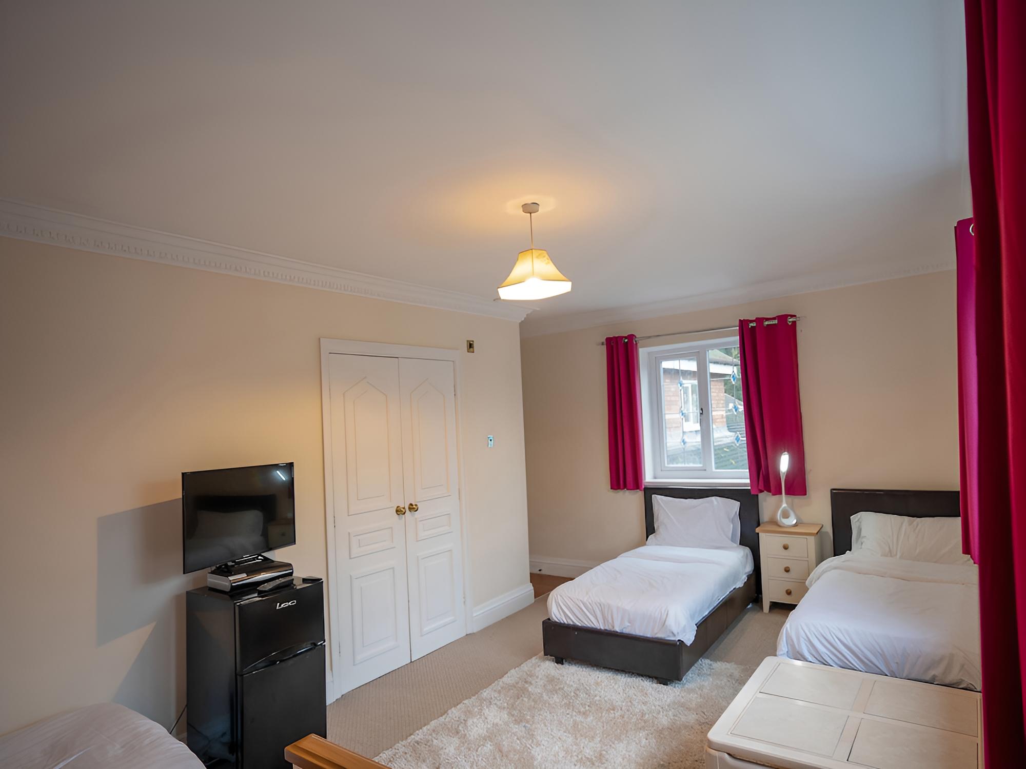 OakCroft GuestHouse Manchester Airport