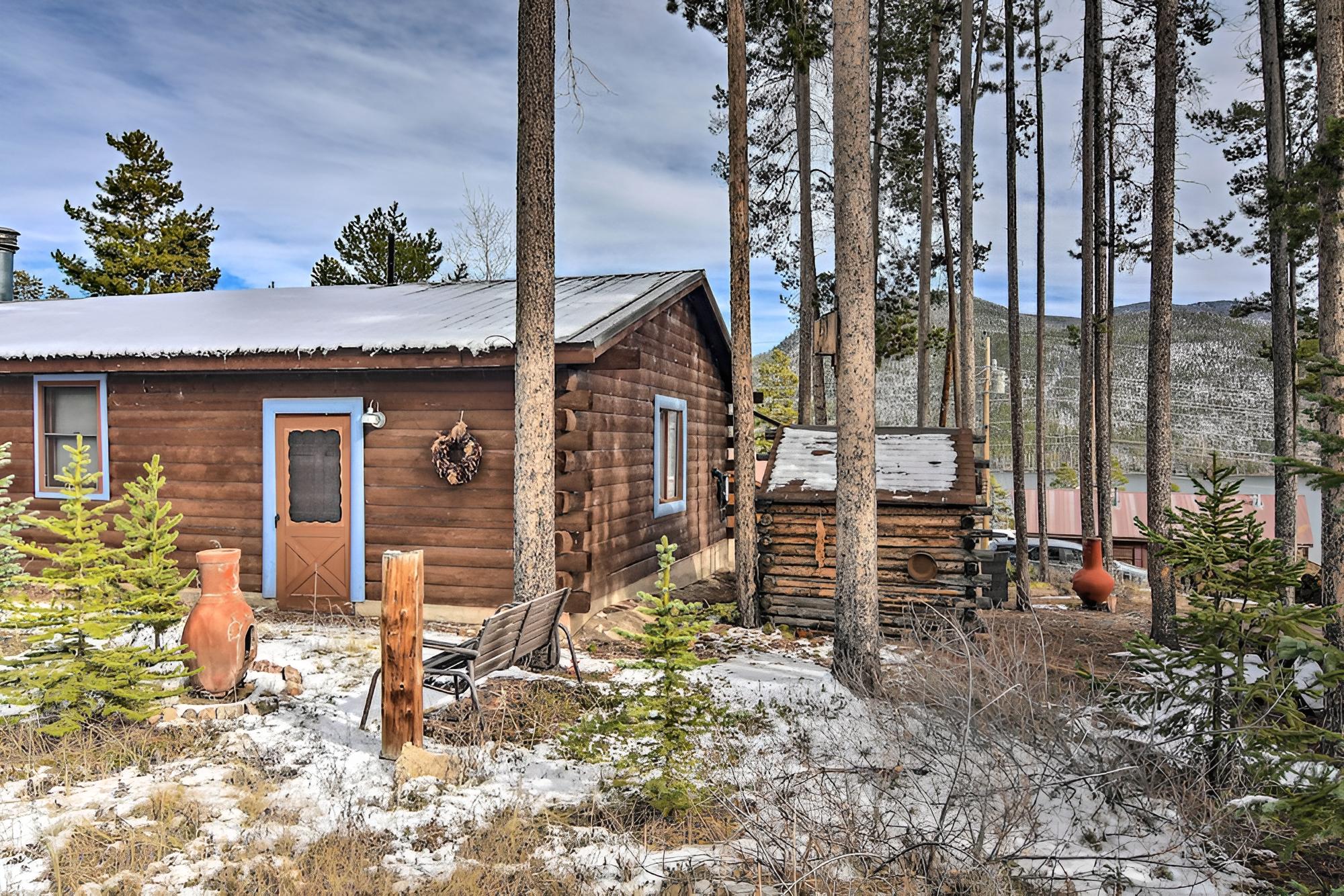 Grand Lake Cabin w/ Deck, Mtn Views, & EV Charger!