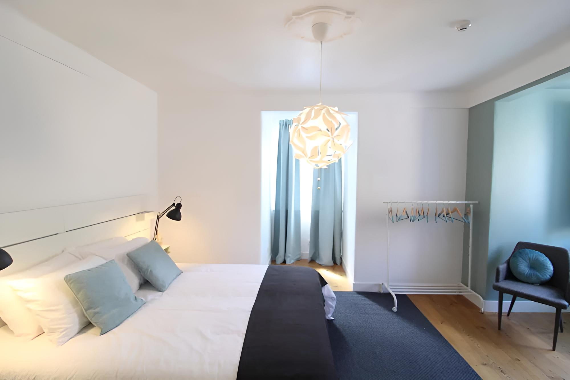 Bright 1 BD W/ Lovely Balcony in Lisbon