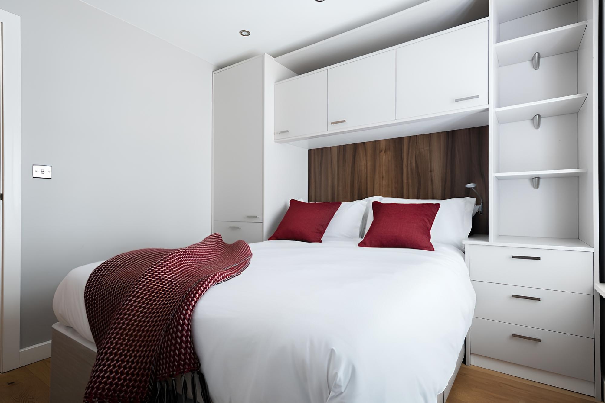 The Escalier Mews - Stunning 3BDR Mews Home Flooded with Natural Light