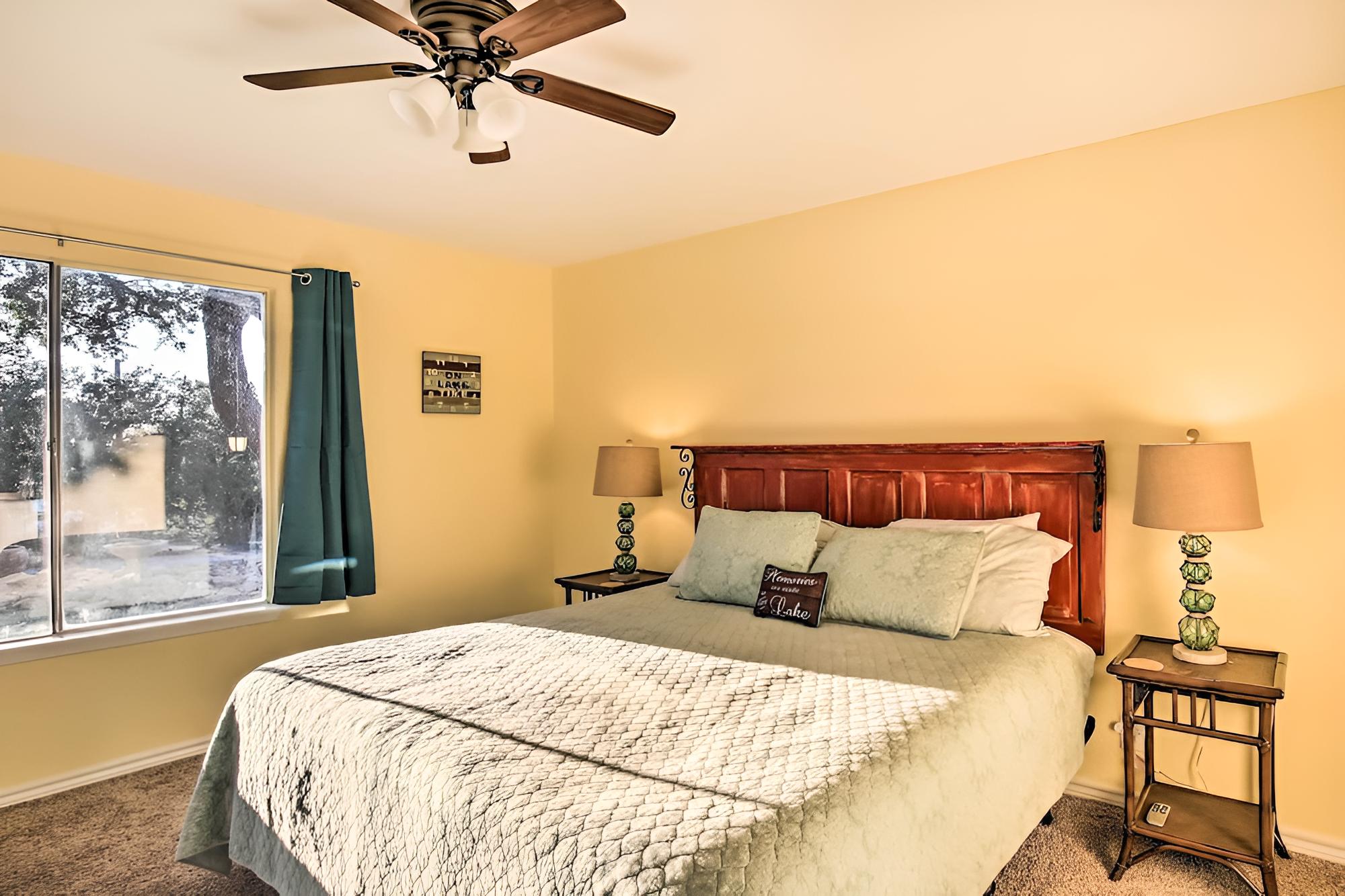 Canyon Lake Condo ~ 2 Mi to Lake & Marina!