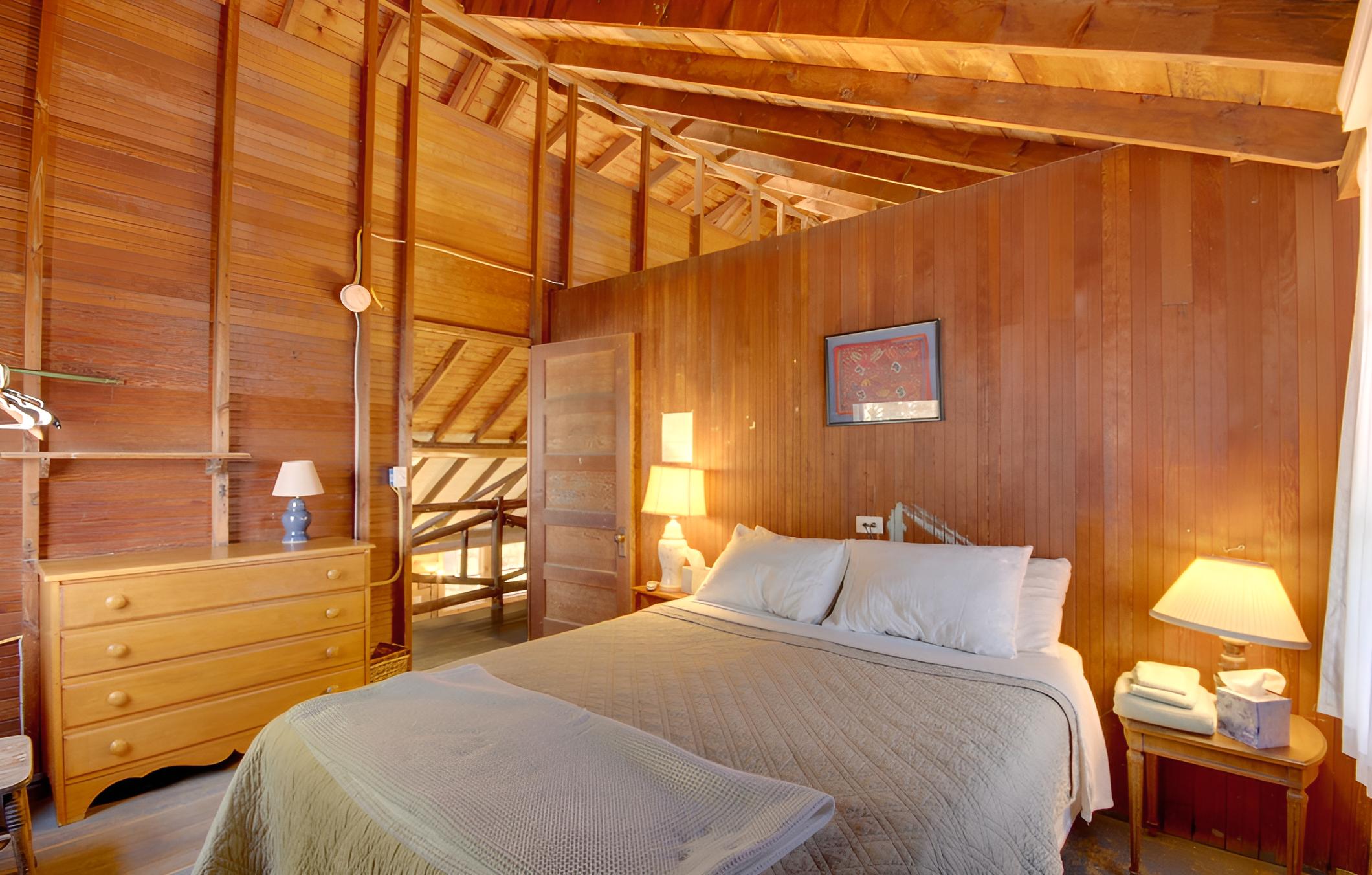 Rustic Lake House on Lake Champlain's Barney Point
