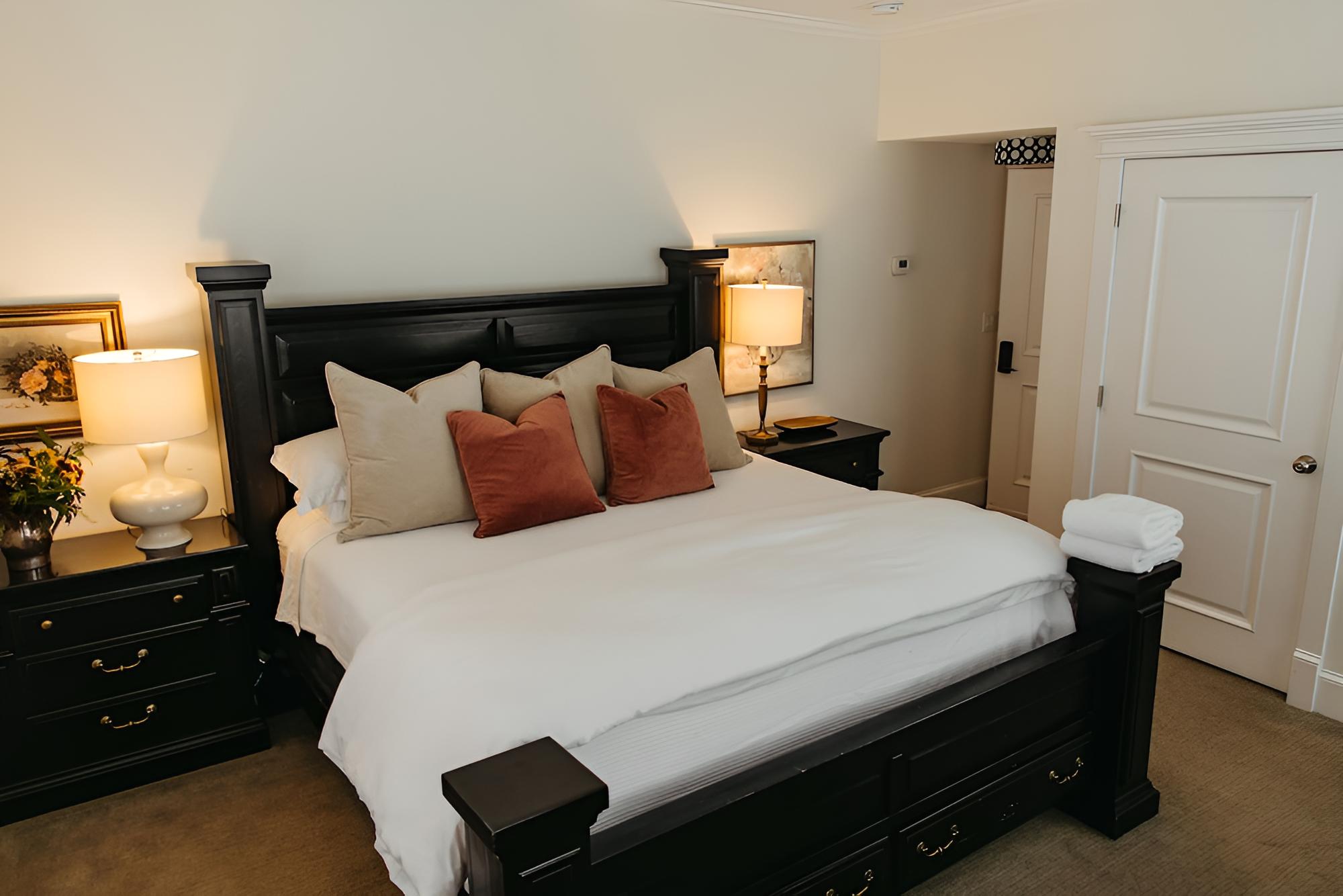 Kansas City Vacations - Oak Street Mansion - Property Image 15