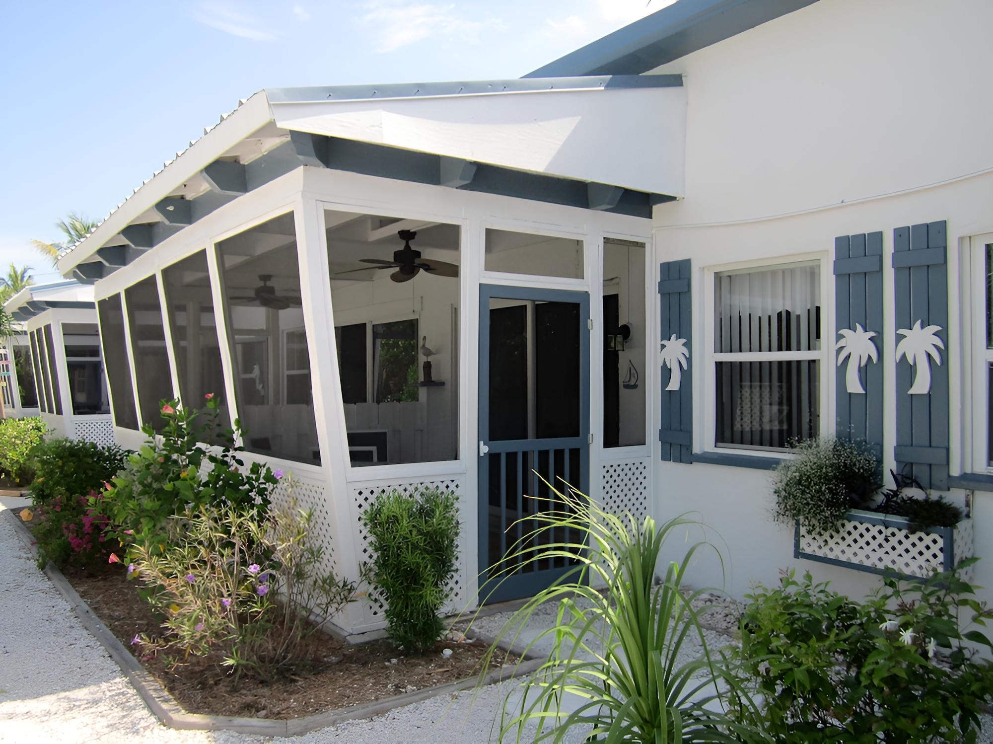 Tropical Winds Motel & Cottages