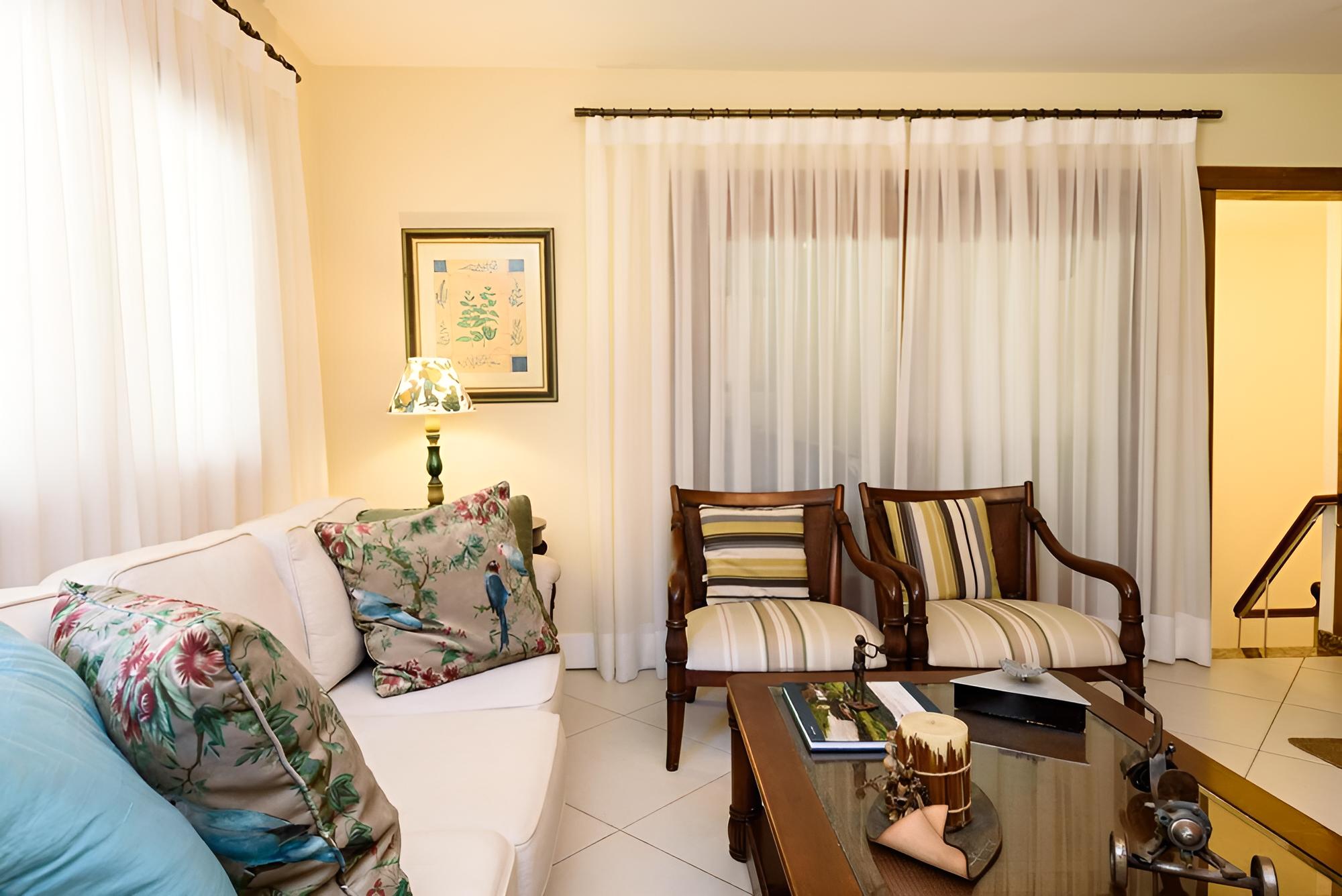 Pineapples Petr Polis House With Gourmet Area
