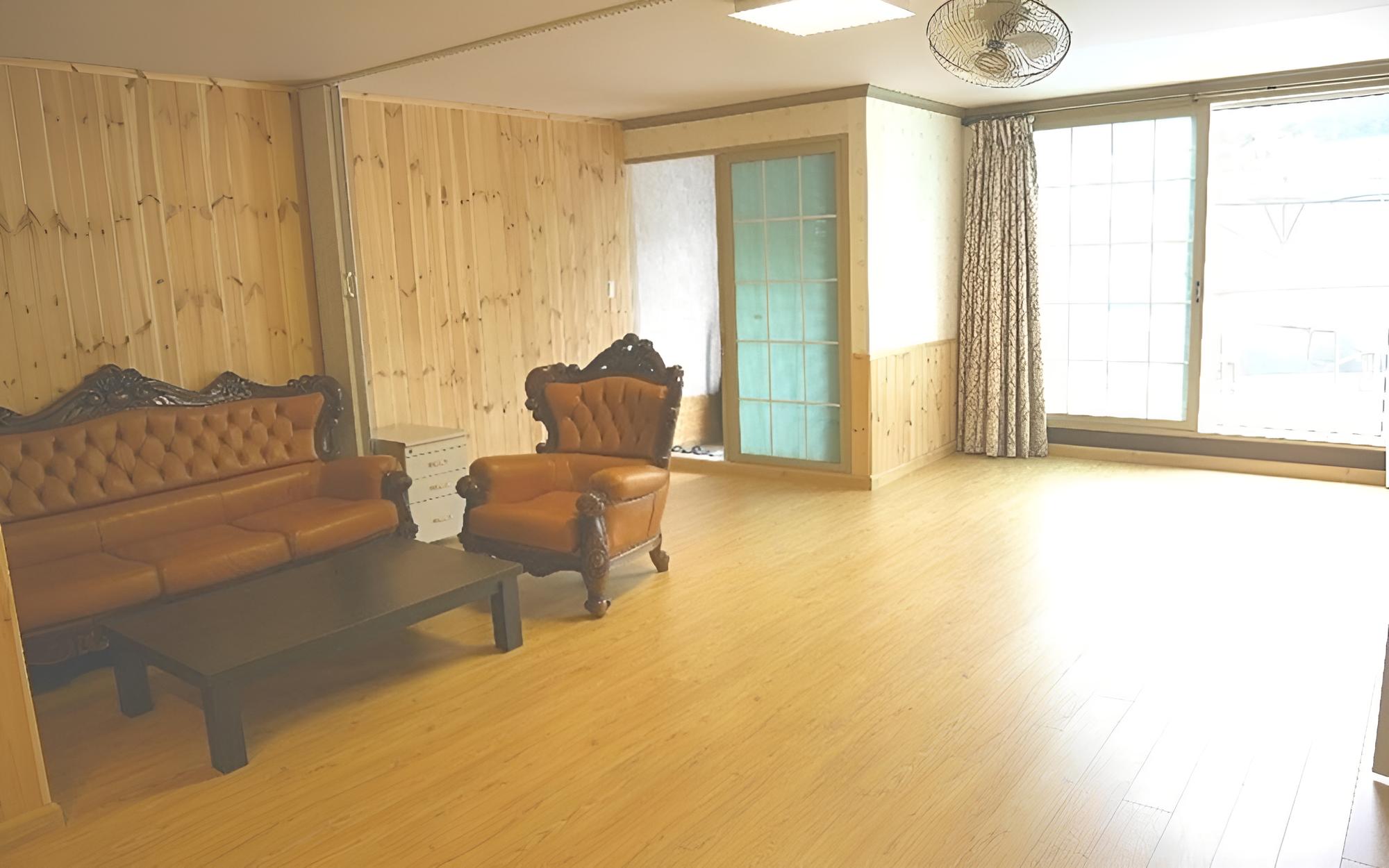 Yeongwol Riverside White House Pension