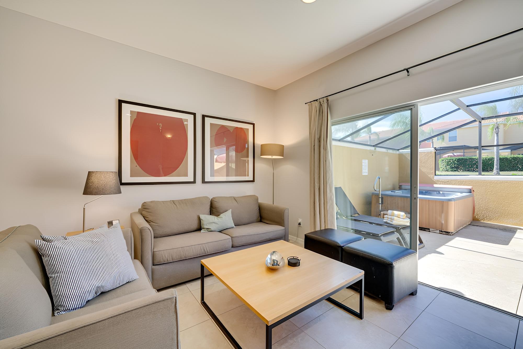 Kissimmee Townhome w/ Lanai: 4 Mi to Disney World!