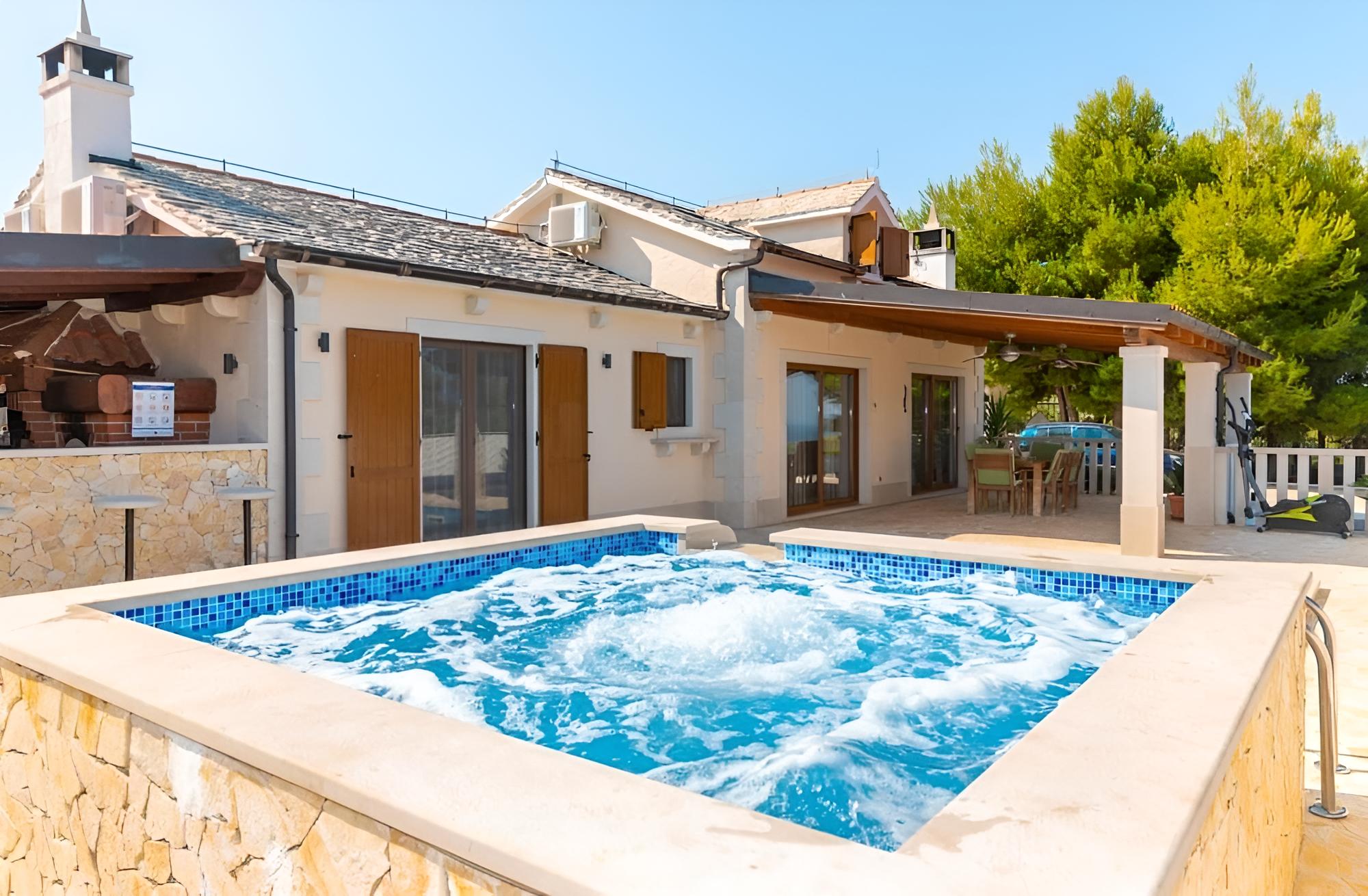Anabella - Open Swimming Pool - H view 2