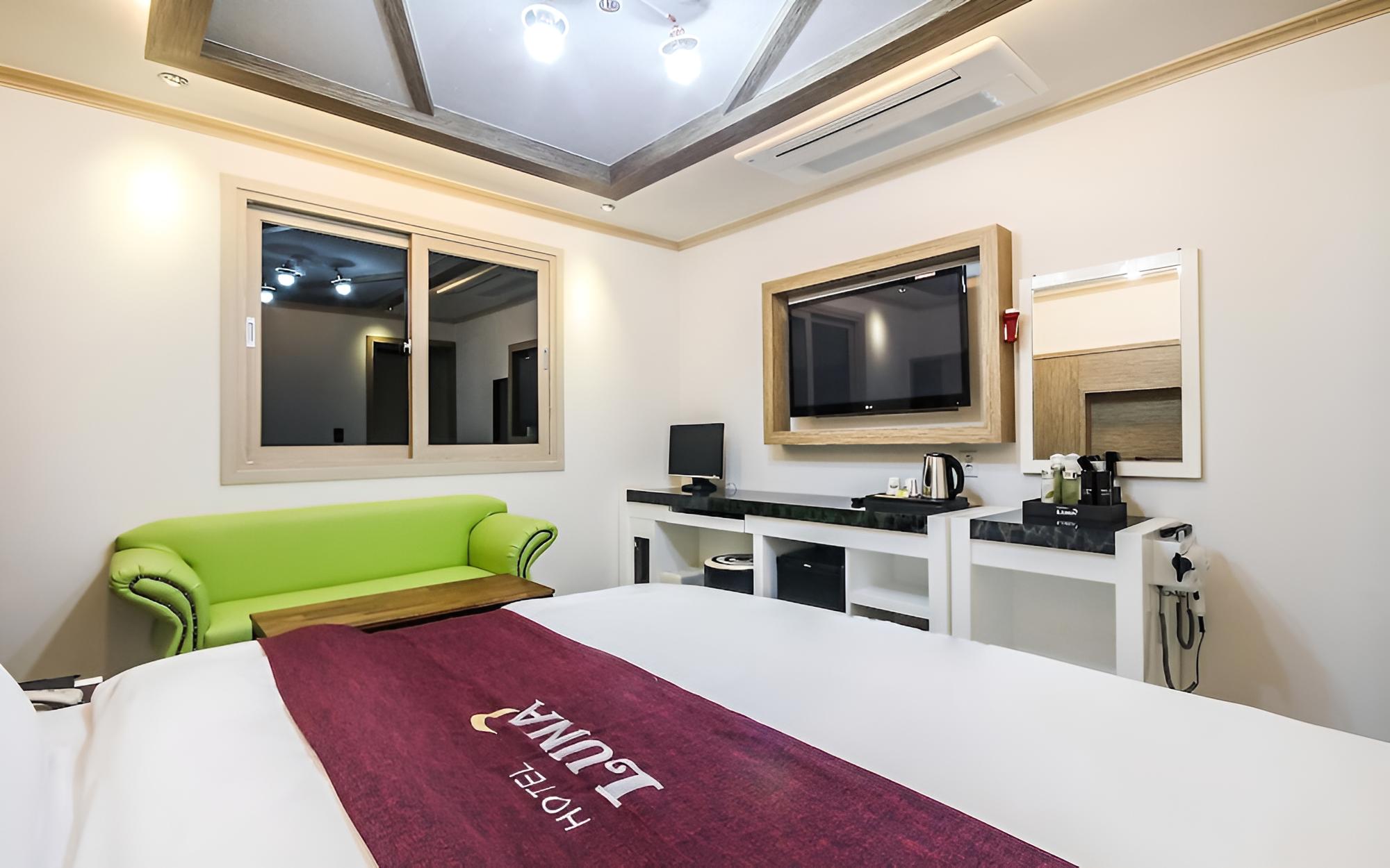 Yeosu Luna Hotel