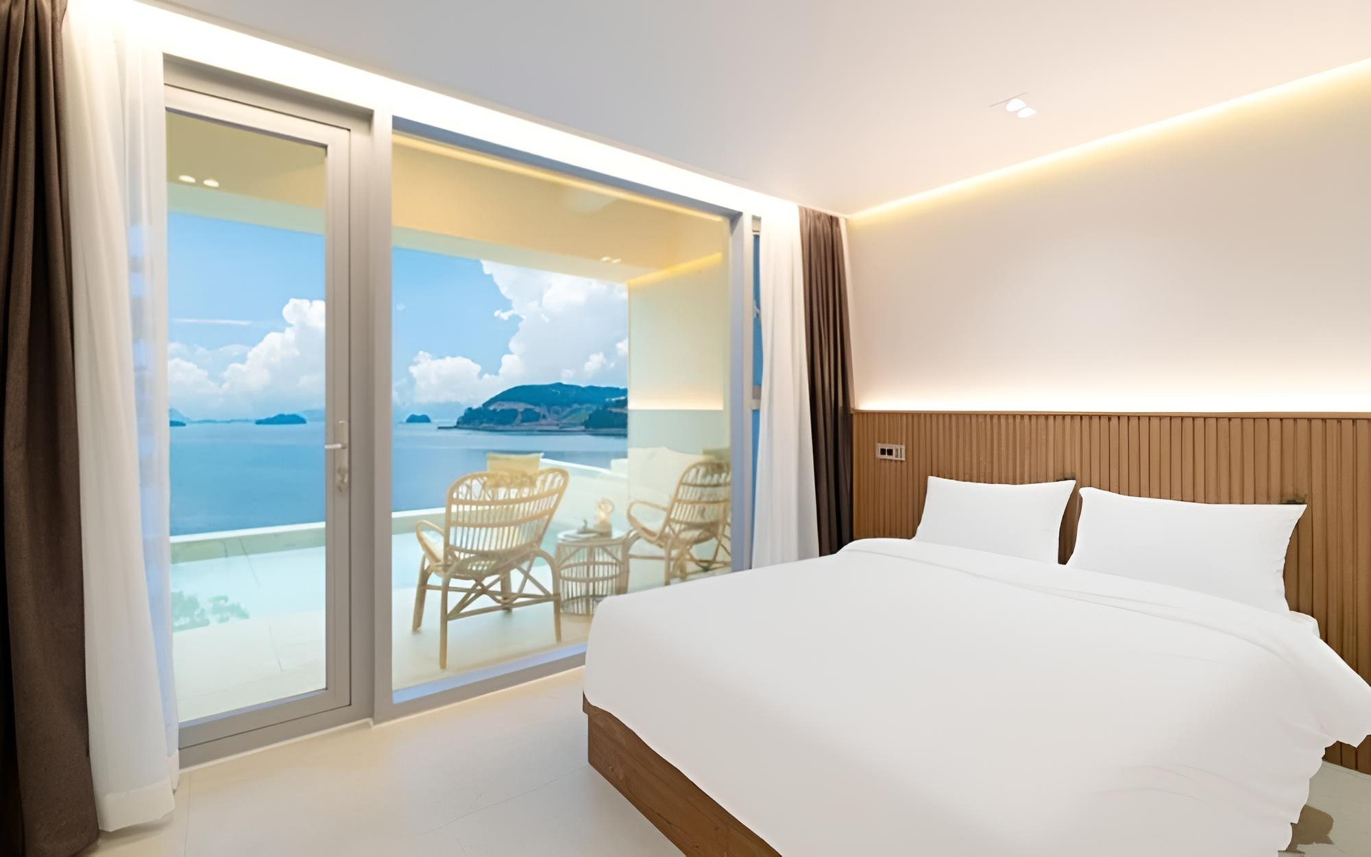 Yeosu La Pause Pension