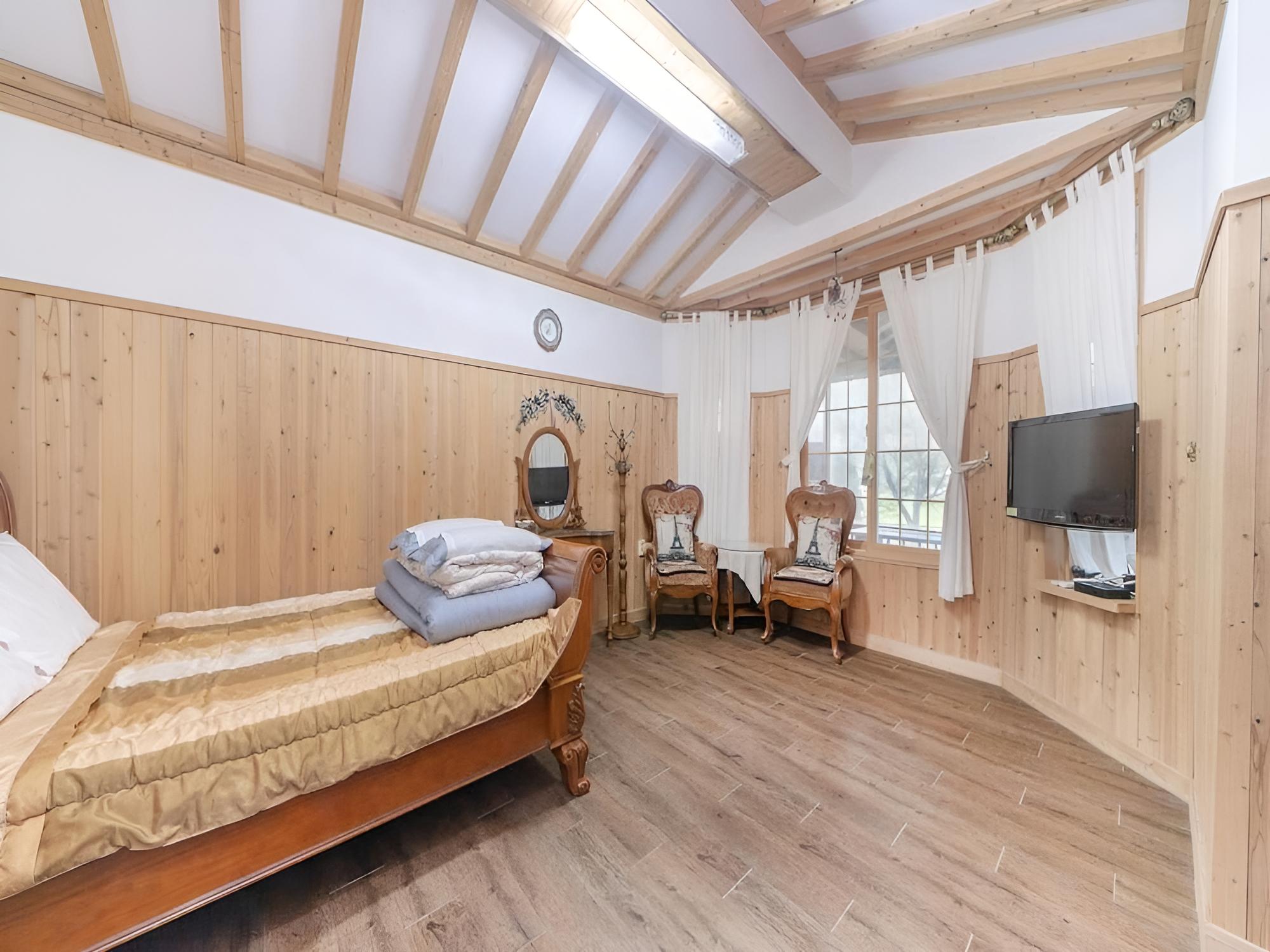 Taean Seip Clover Pension