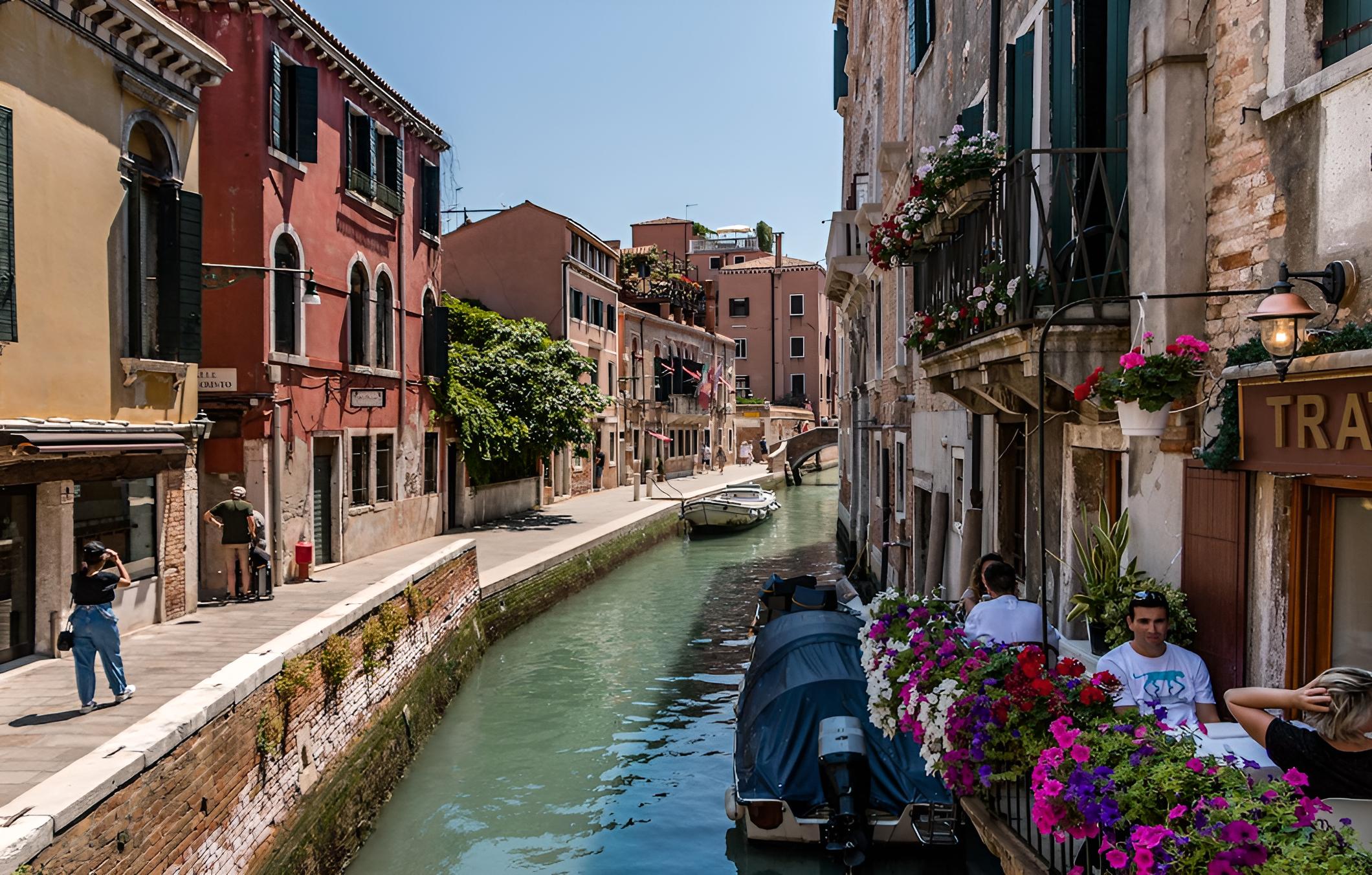 20 Windows on Venice photo 5