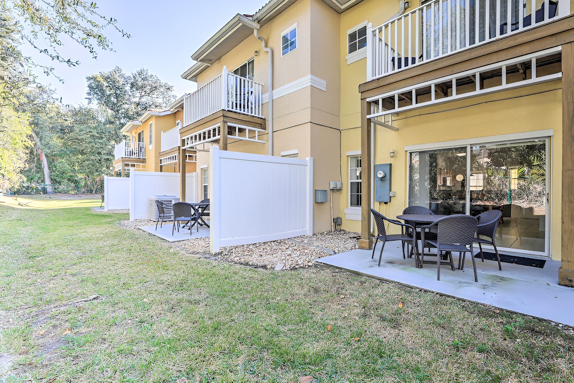 Kissimmee Townhome w/ Balcony, 7 Miles to Disney!