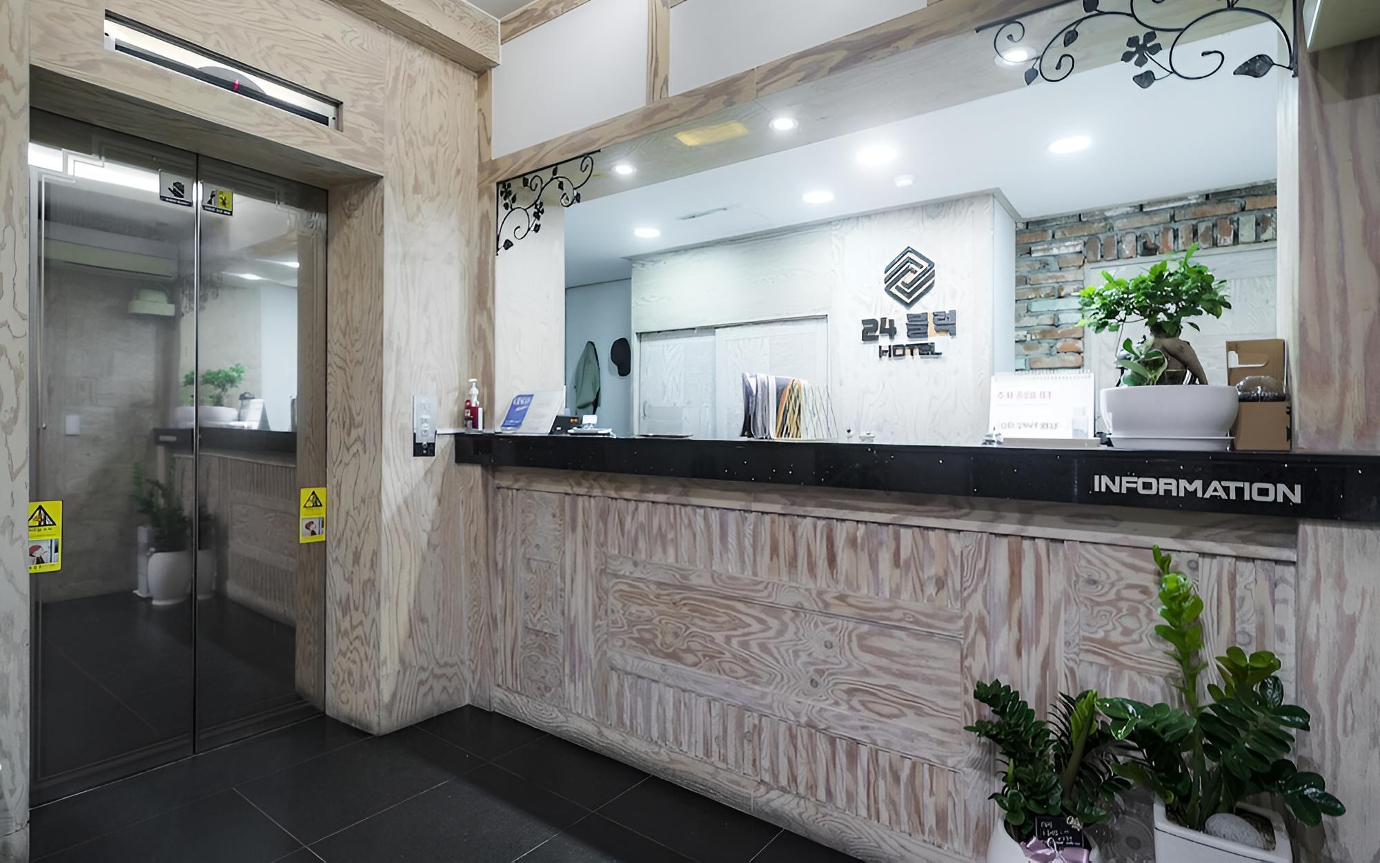 Suwon City Hall Station Block 24