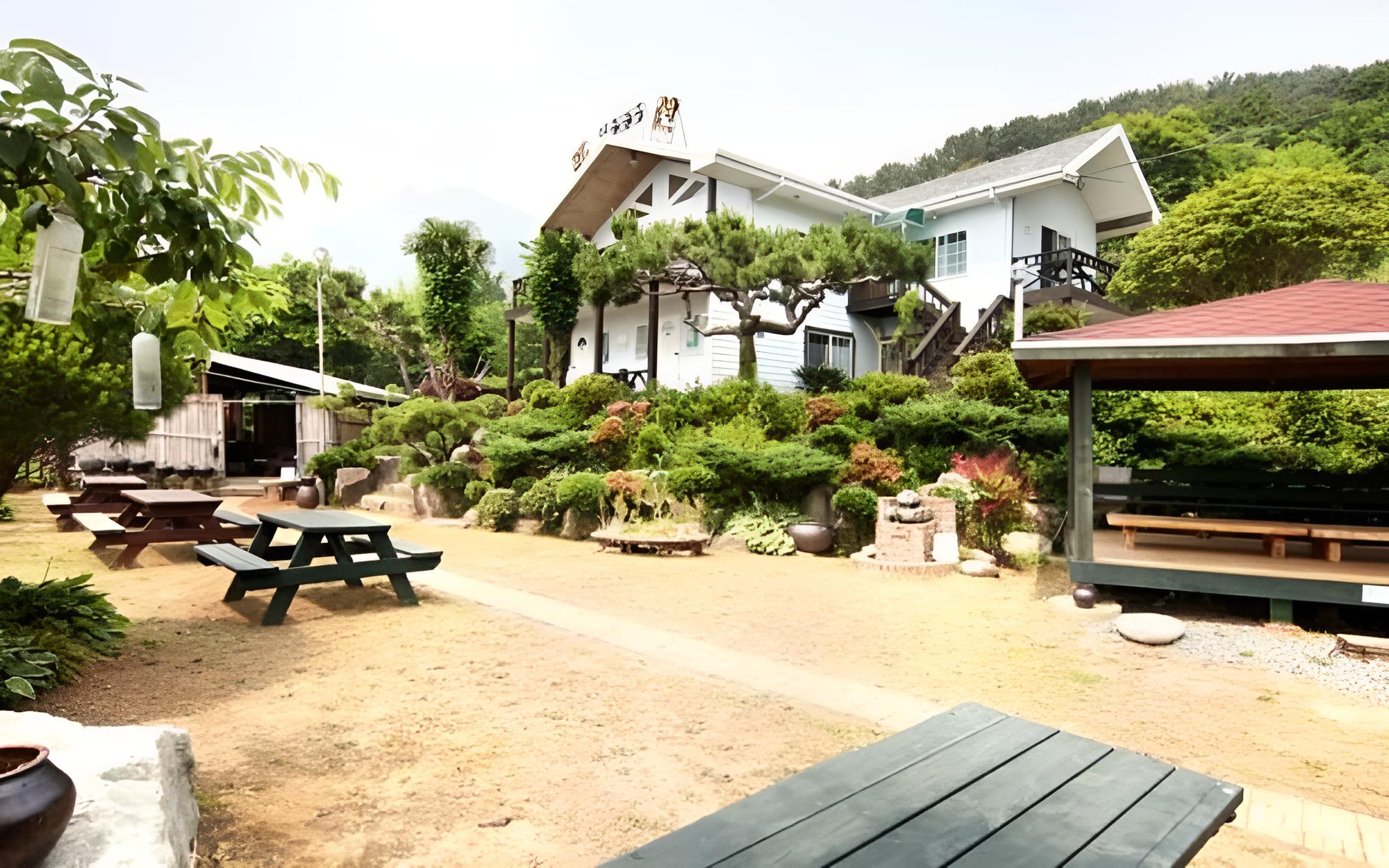 Geojedo Hakdong Mongdol Pension
