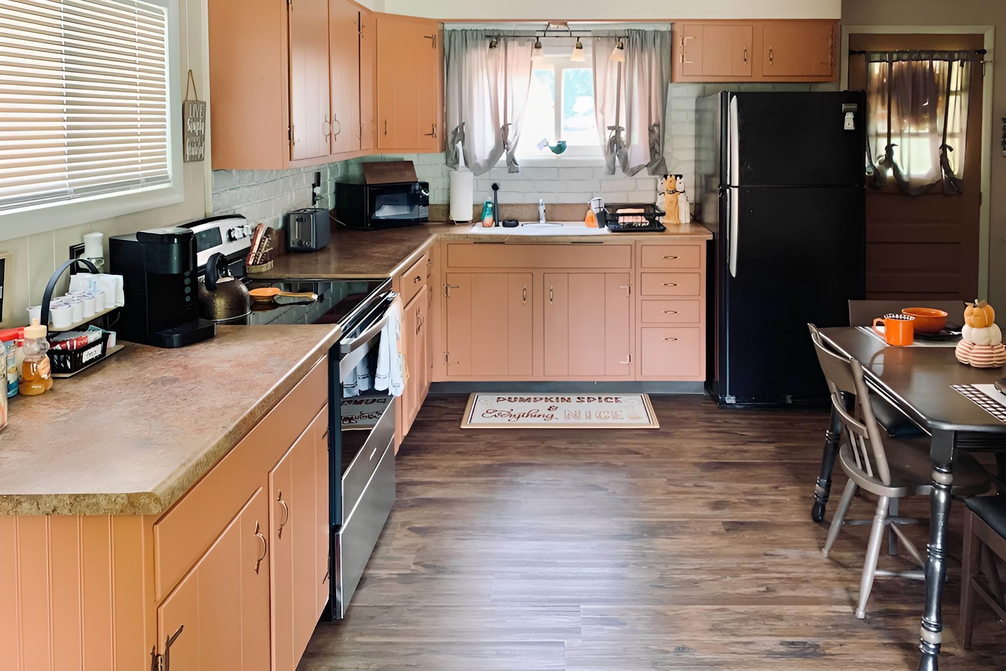 Ashtabula Home Near Walnut Beach + Eateries!