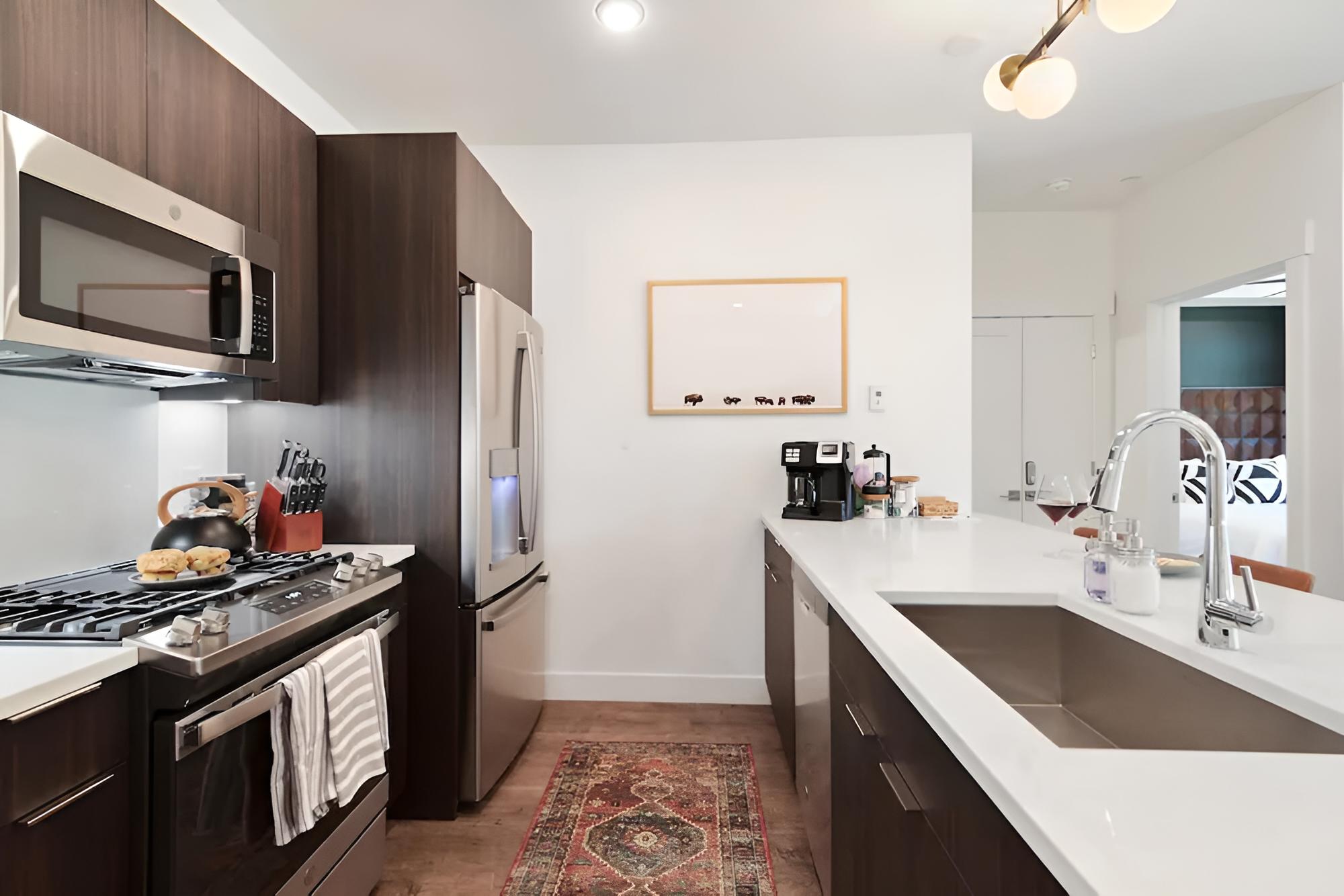 New Luxury Condo River View Sounds Patio Hot Tub, Bilde 36