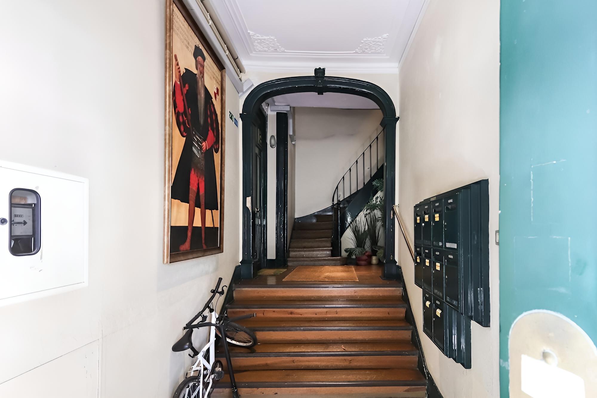 Sunny Attict Loft by Homing view 4