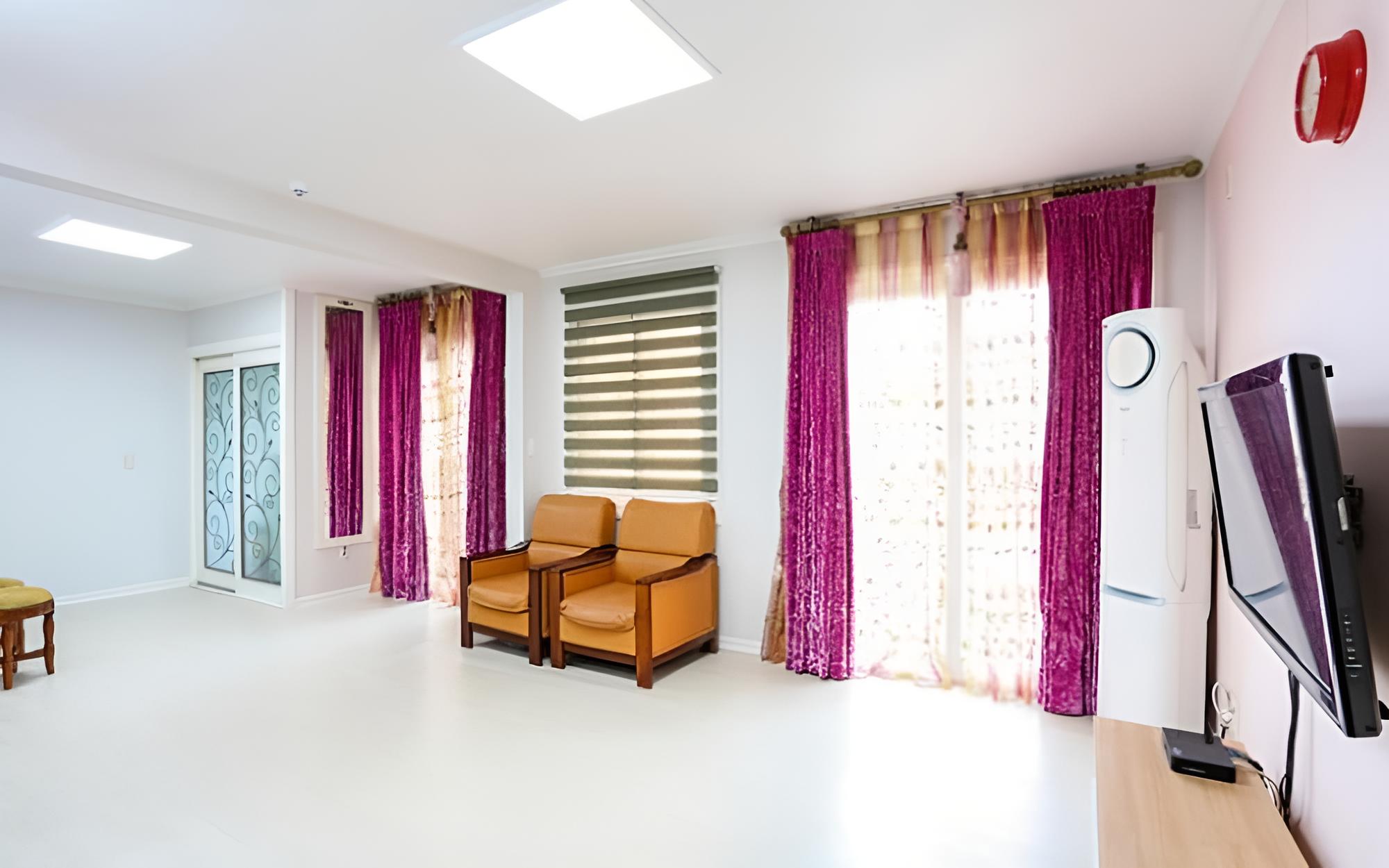 Seokmodo Beach White House Pension view 5