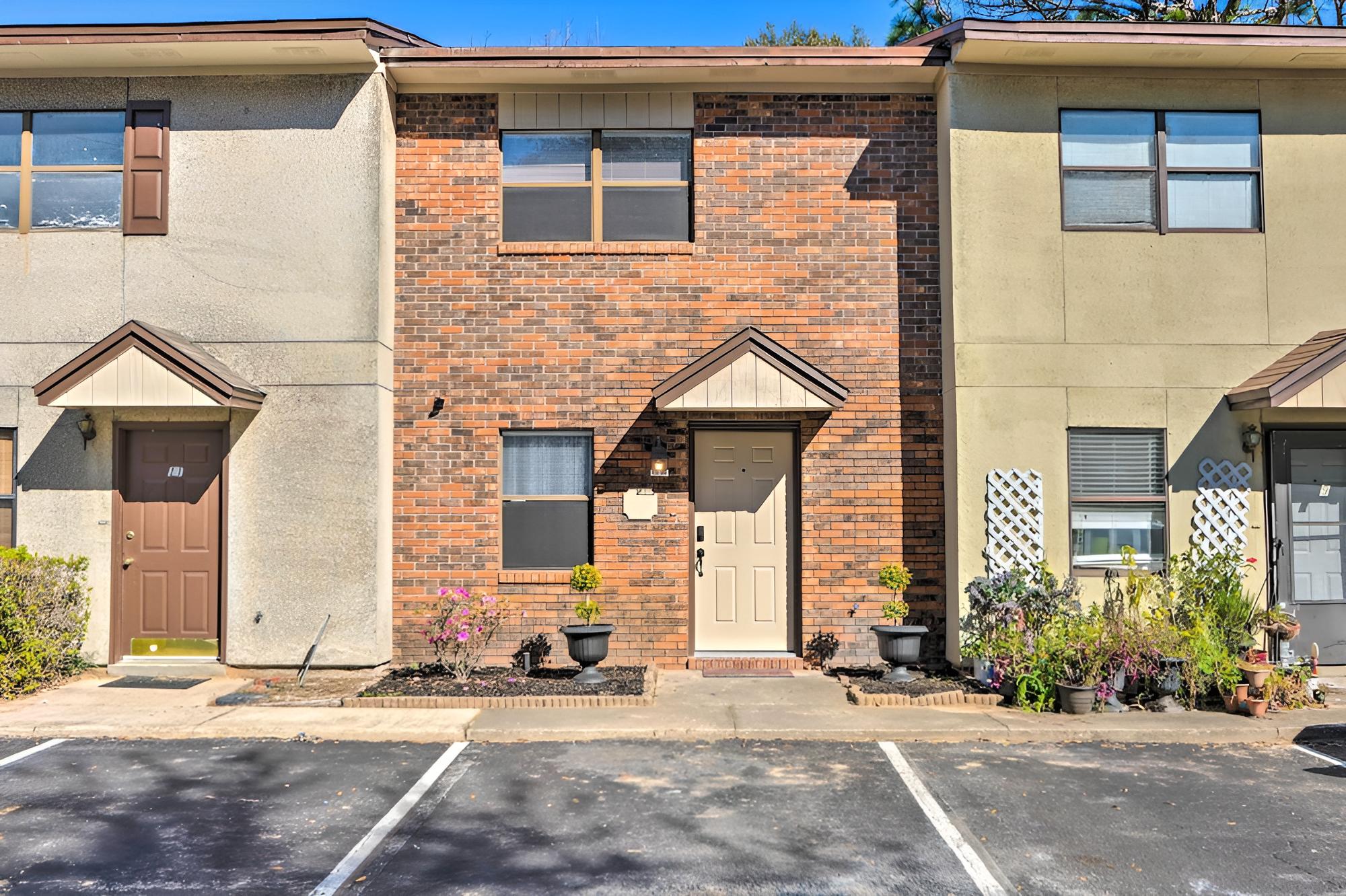 Fort Walton Beach Townhome < 3 Mi to the Beach!